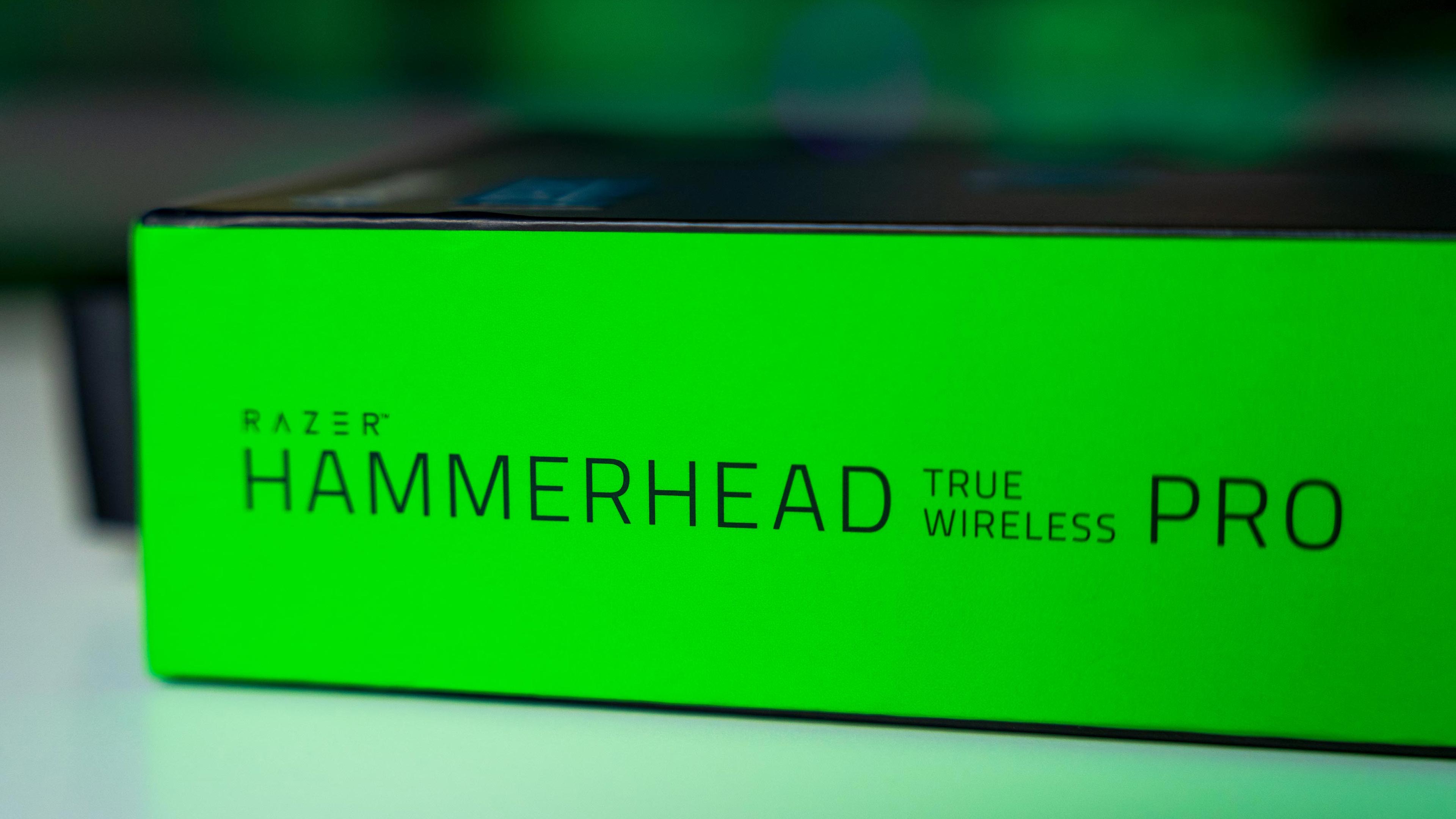 Razer-Hammerhead-True-Wireless-Pro-Box-(2-2)