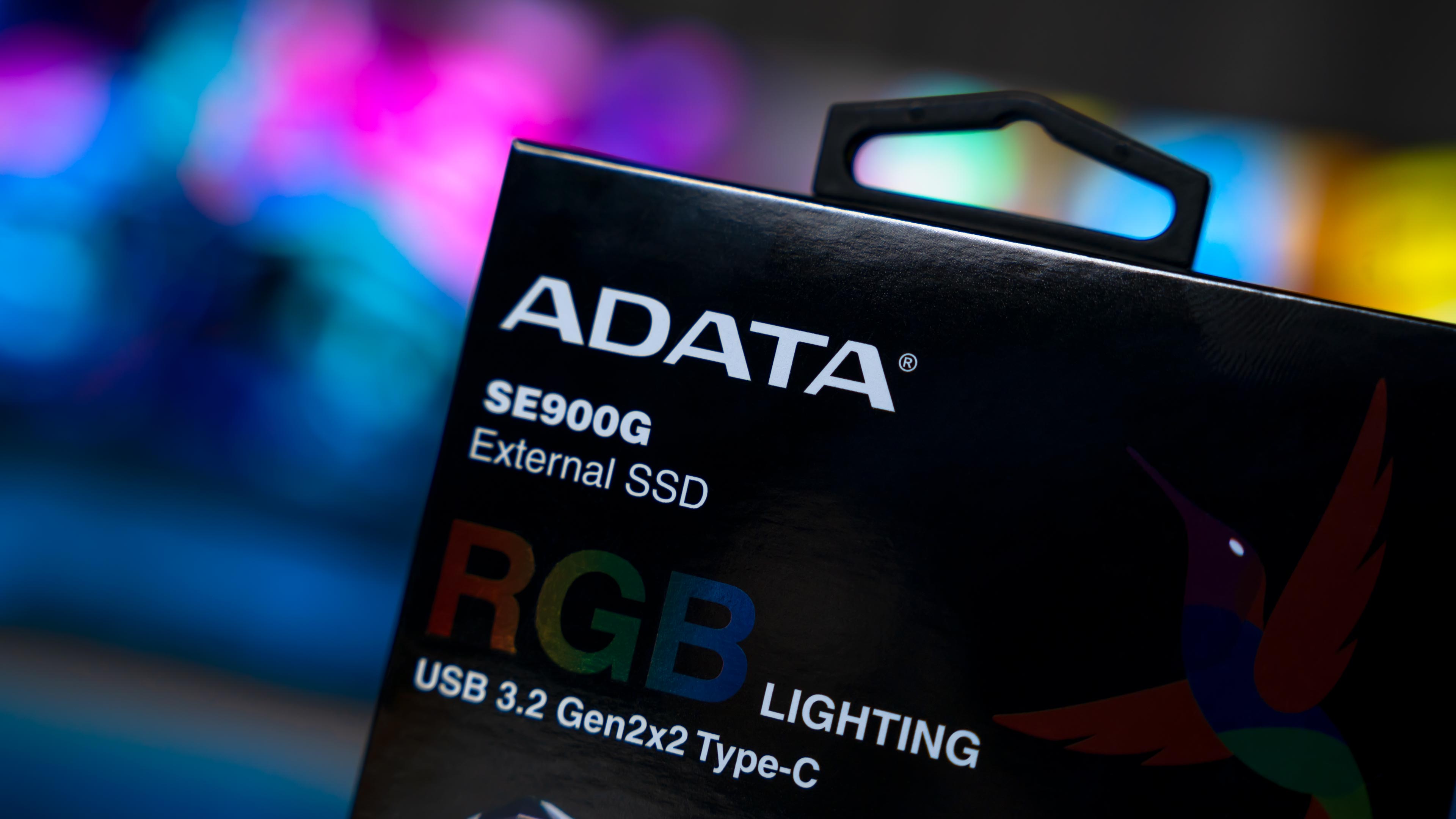 ADATA SE900G External SSD 2TB Box (2)