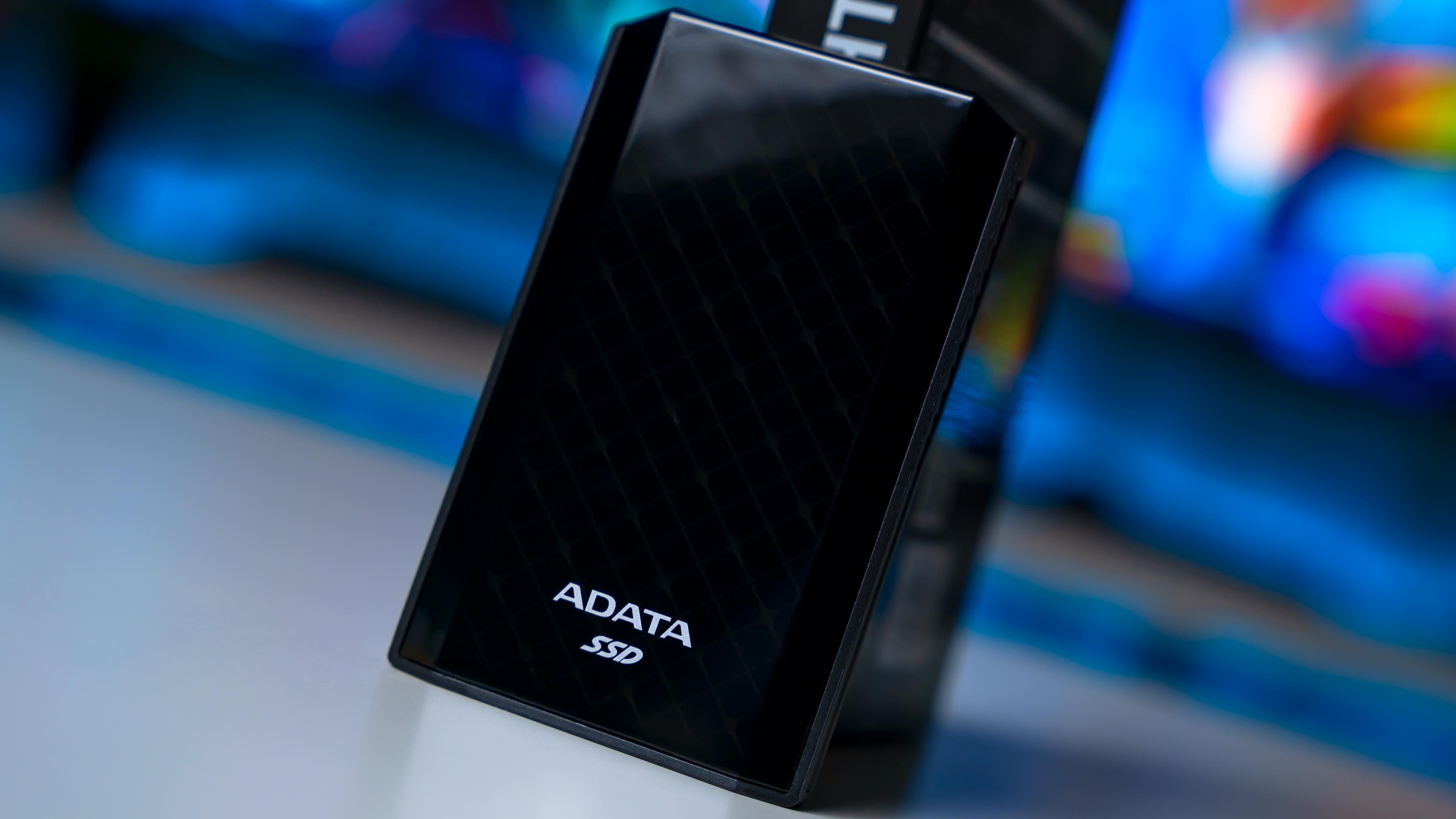 ADATA SE900G External SSD 2TB Outside (5)