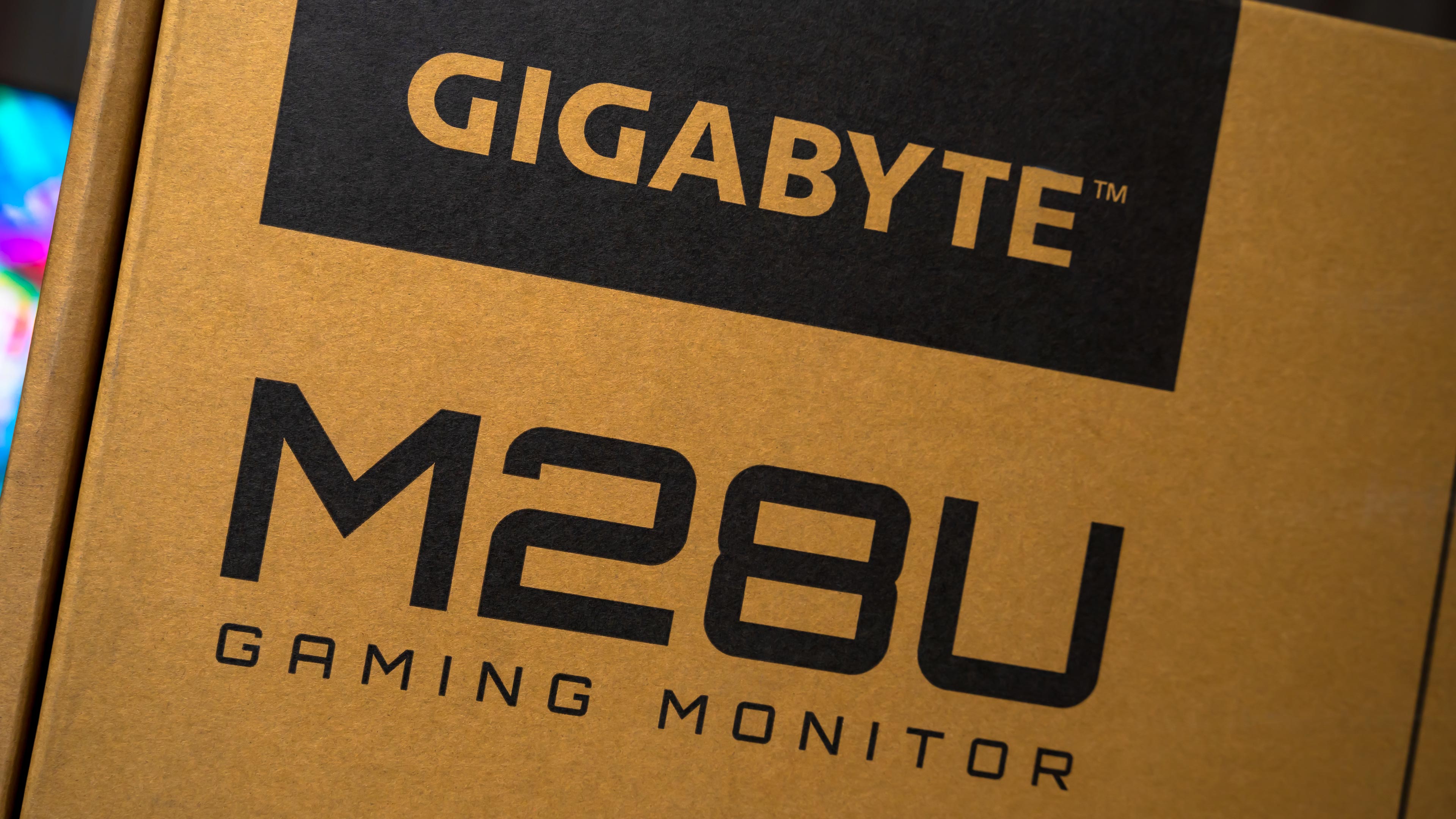 Gigabyte M28U KVM Gaming Monitor Box (2)
