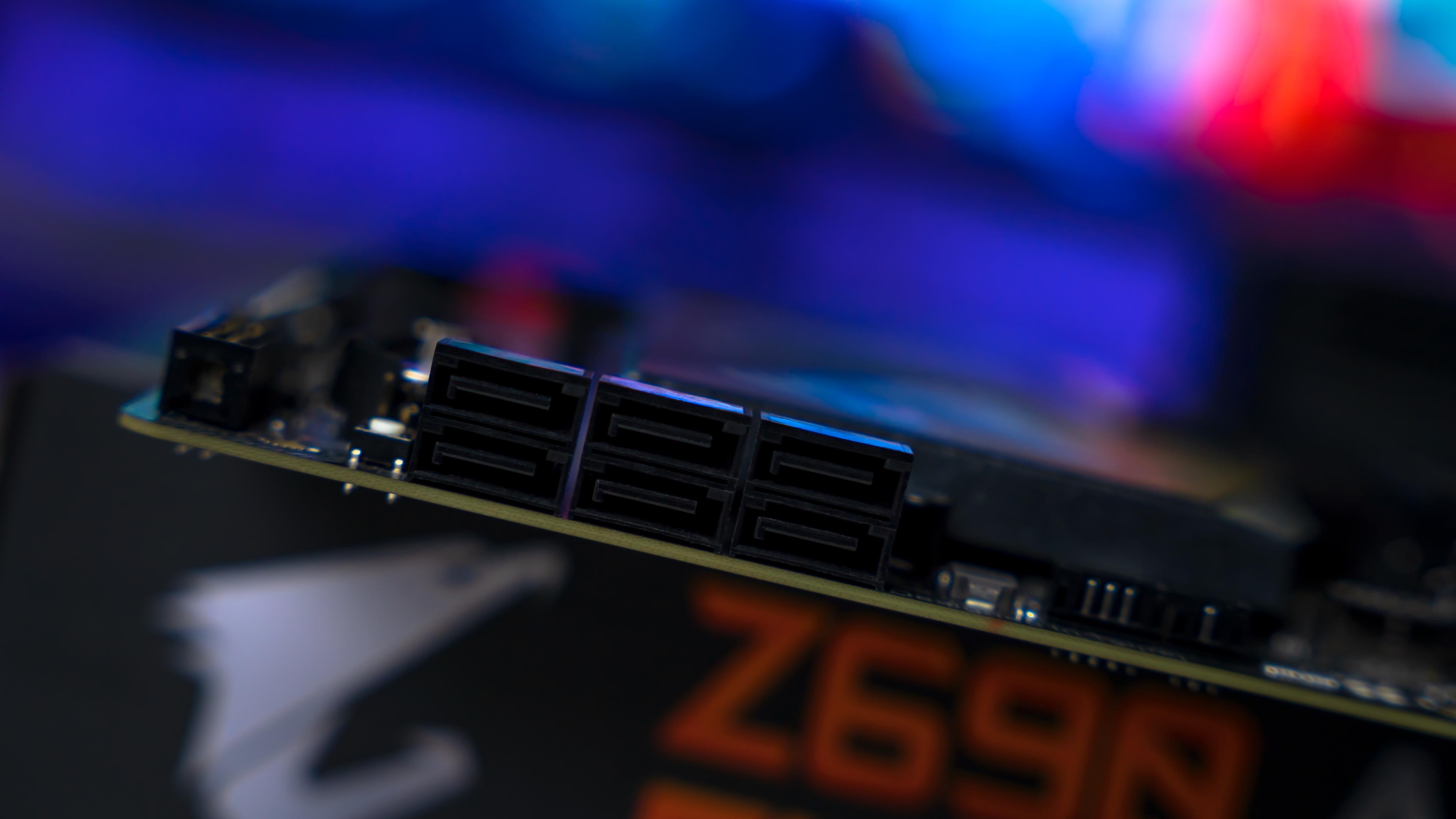 Aorus Z690 Elite DDR4 Motherboard (15)