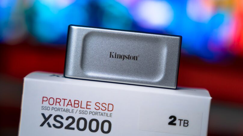 مراجعة Kingston XS2000 2TB : وحدة تخزين سريعة صغيرة الحجم