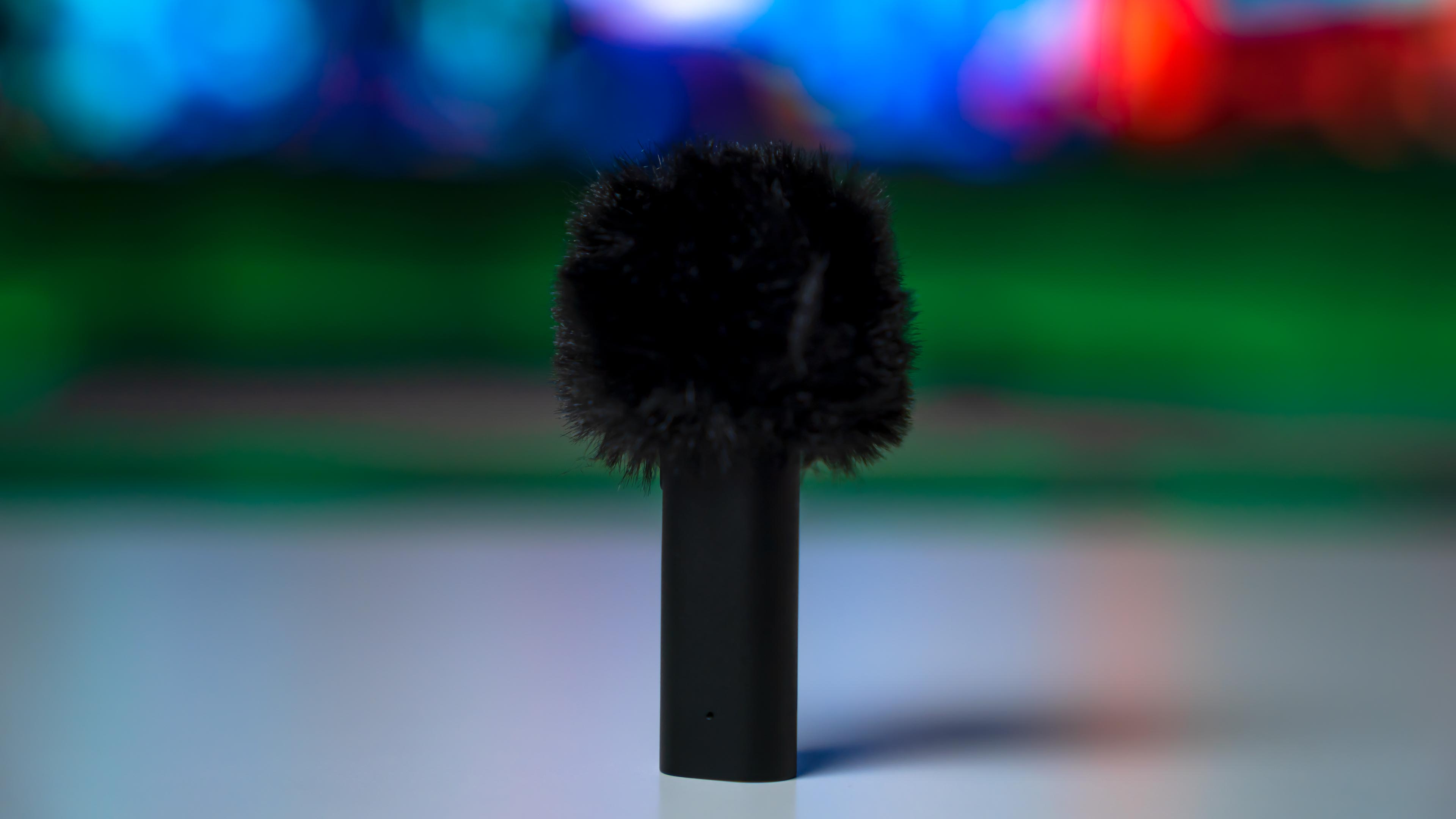 Razer Seiren BT Microphone (1)