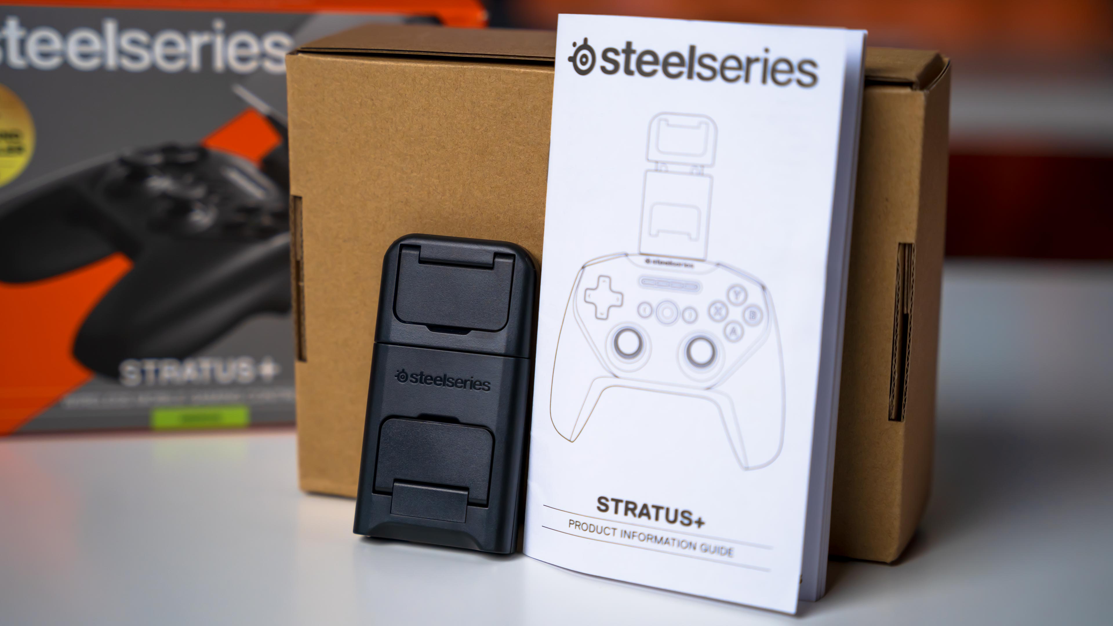 SteelSeries Stratus Plus Box (8)