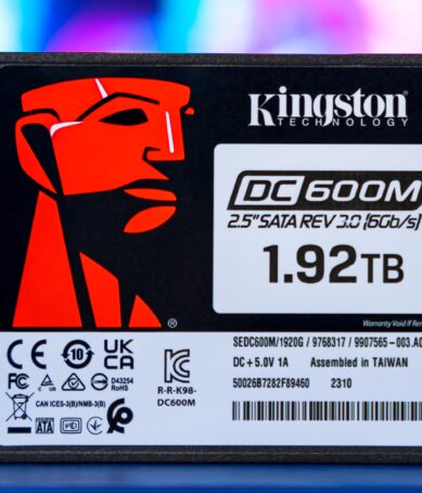 مراجعة وحدة تخزين Kingston DC600M 1.92TB الموجهة لأجهزة مراكز البيانات