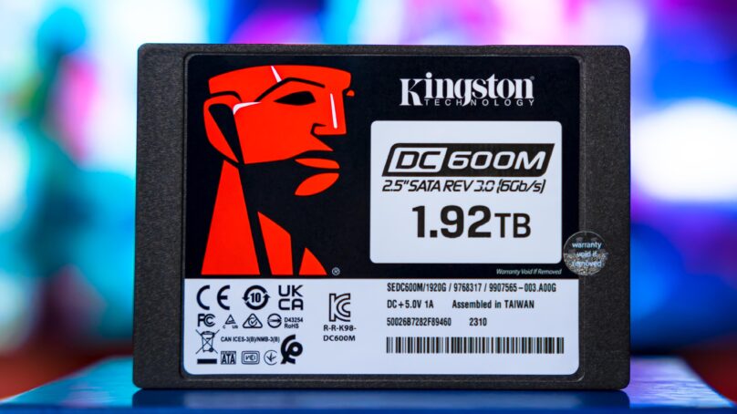 مراجعة وحدة تخزين Kingston DC600M 1.92TB الموجهة لأجهزة مراكز البيانات
