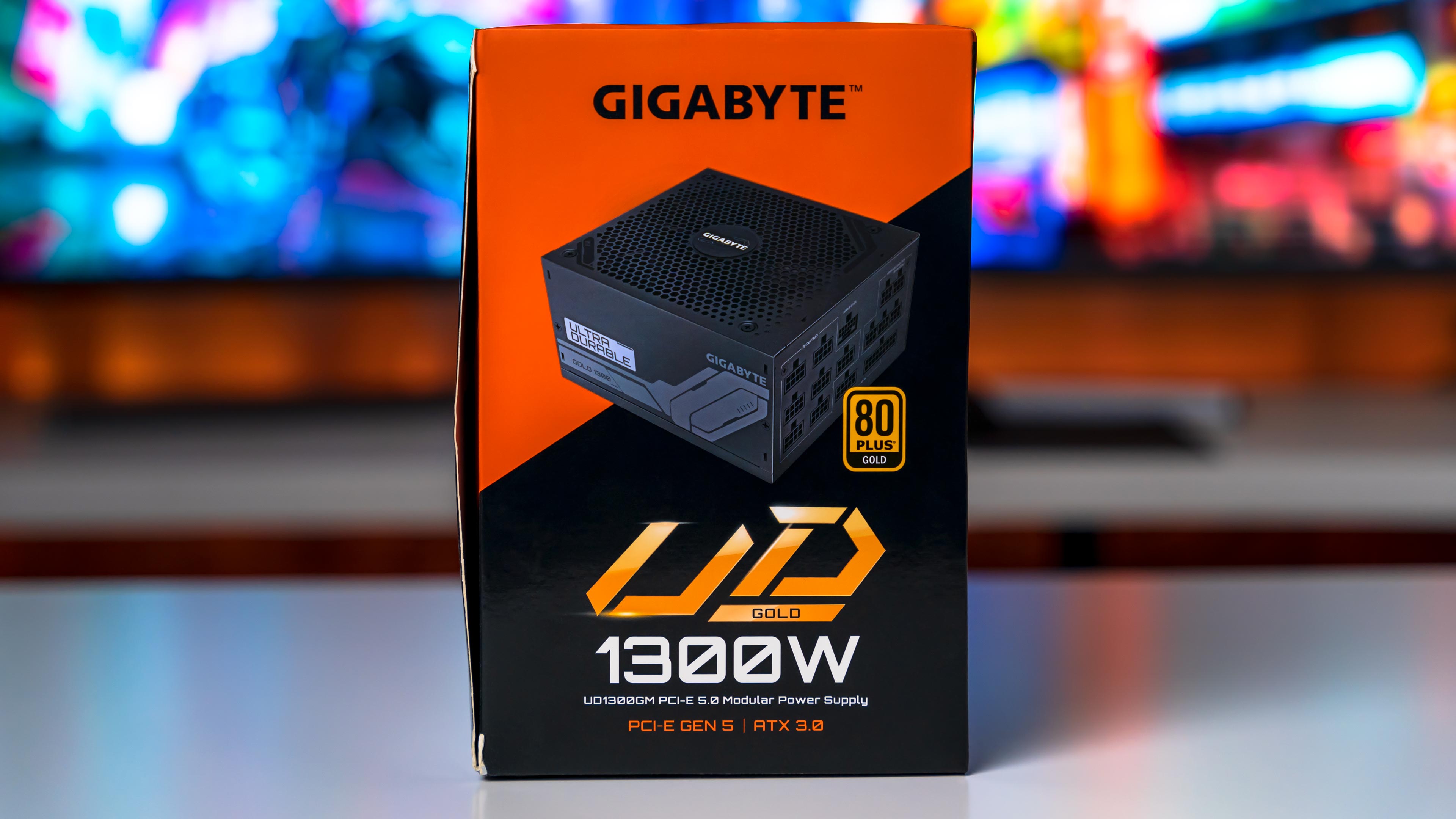 Gigabyte UD1300GM PG5 Box (2)