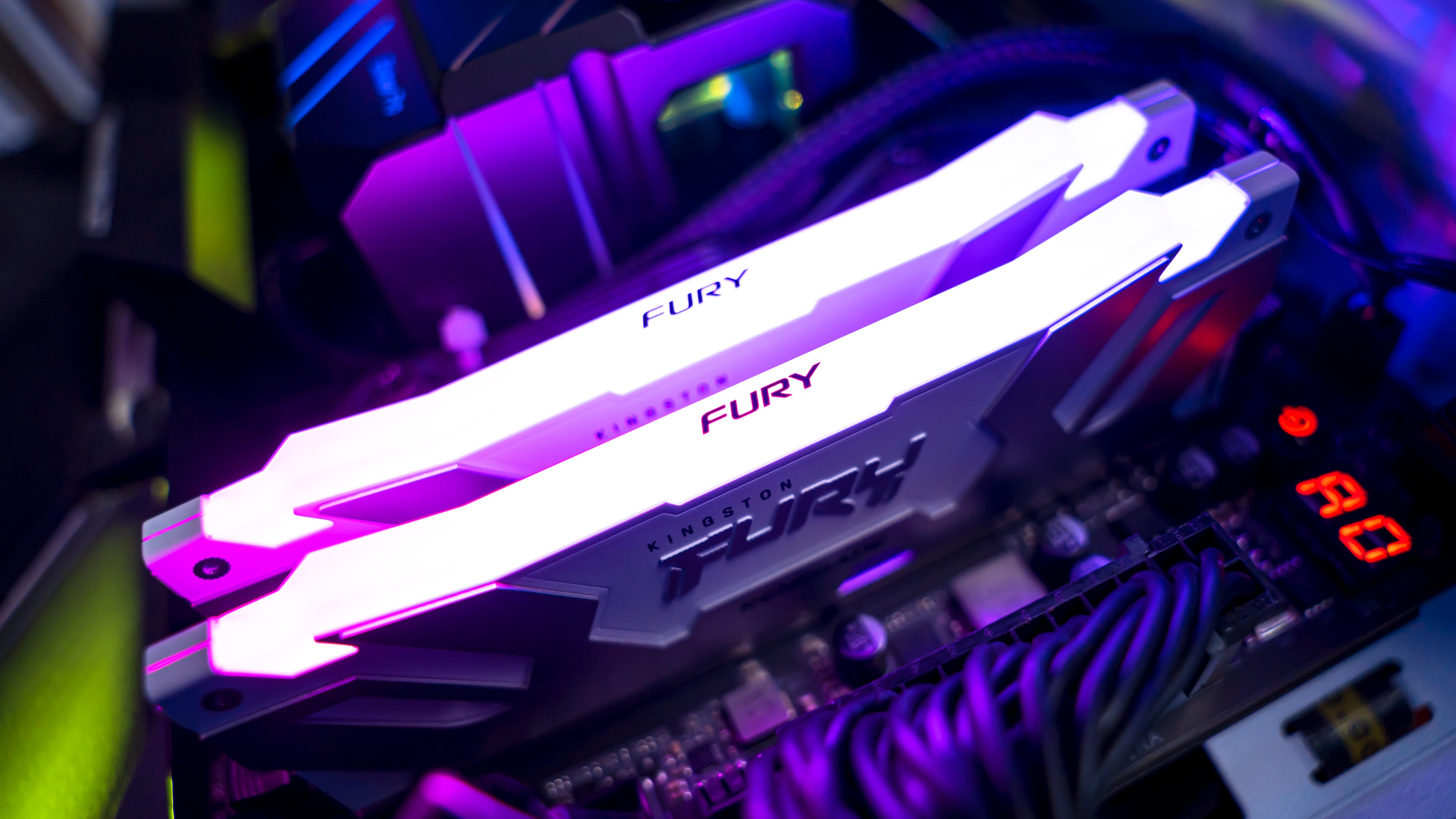 Kingston Fury Renegade White RGB DDR5 7200MHz RGB (1)