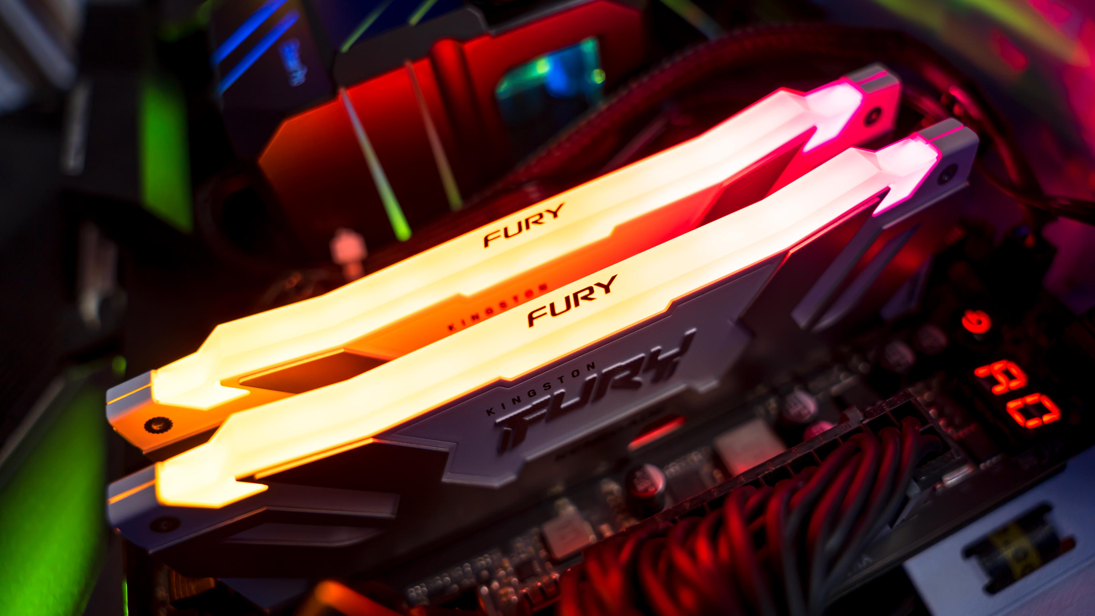 Kingston Fury Renegade White RGB DDR5 7200MHz RGB (2)