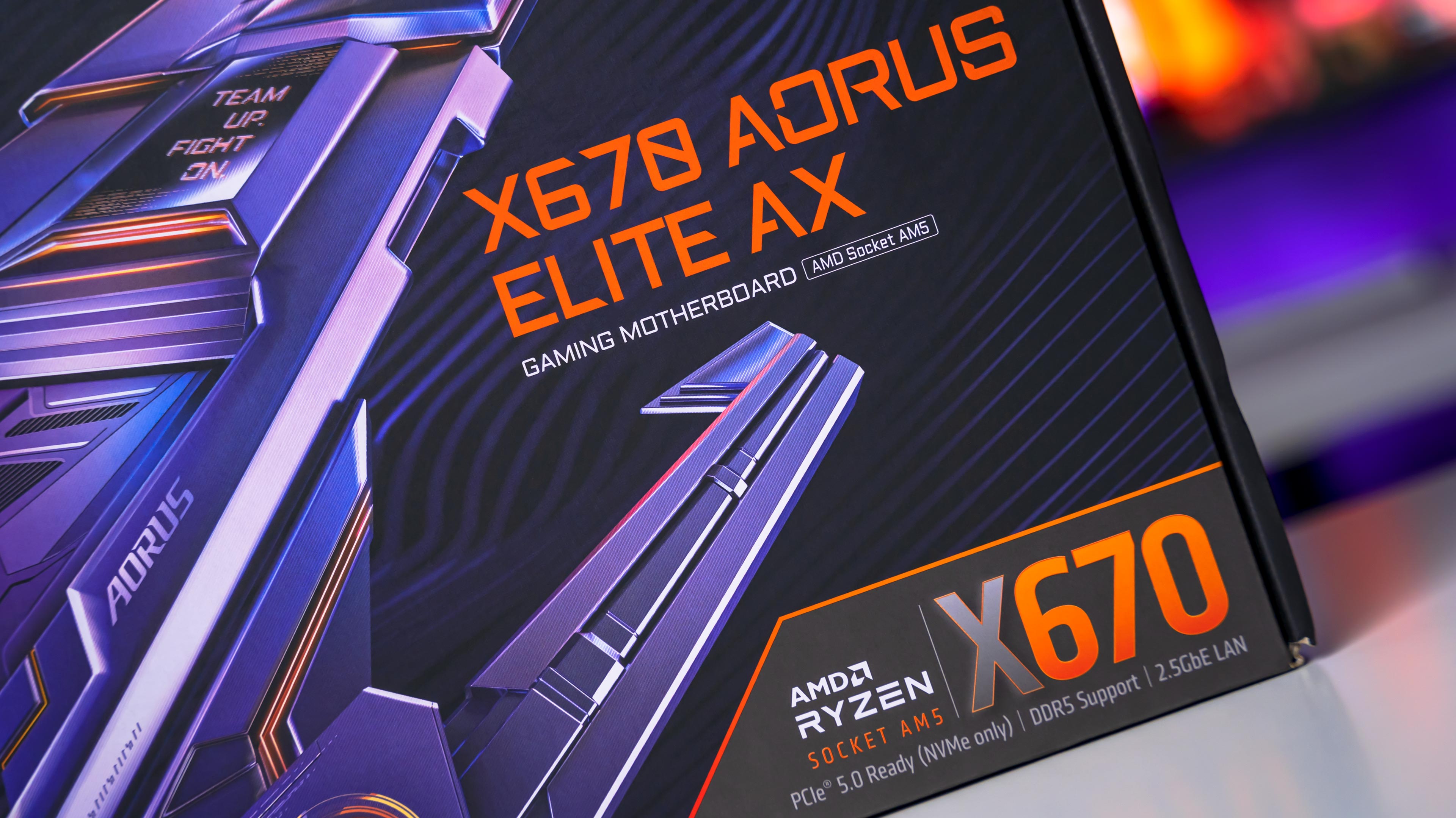 Aorus X670 Elite AX Box (2)