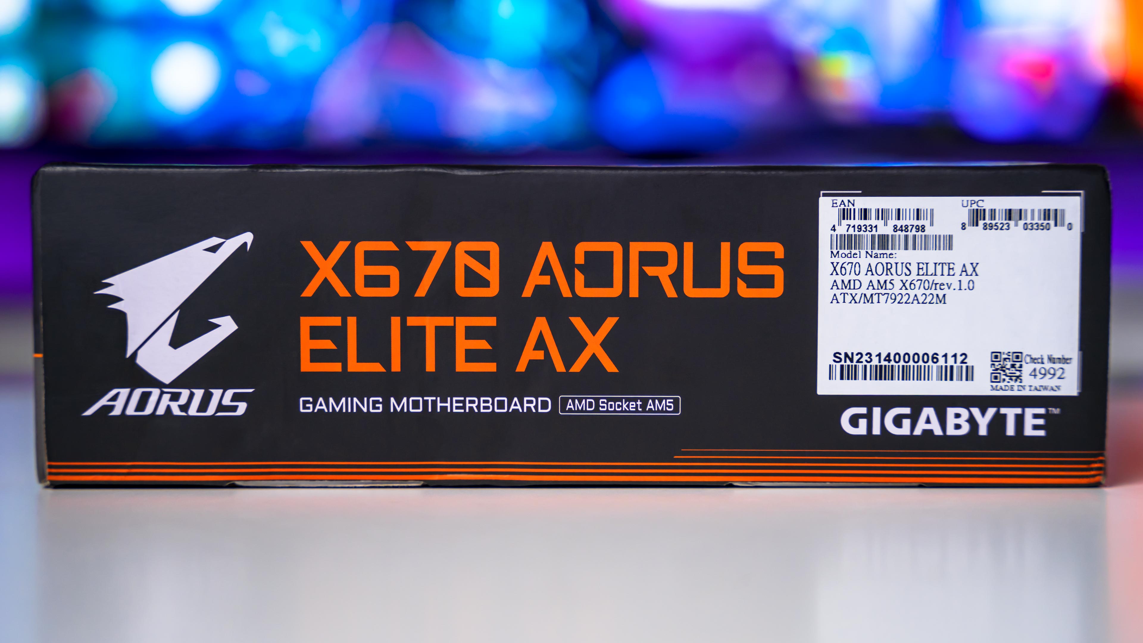 Aorus X670 Elite AX Box (7)