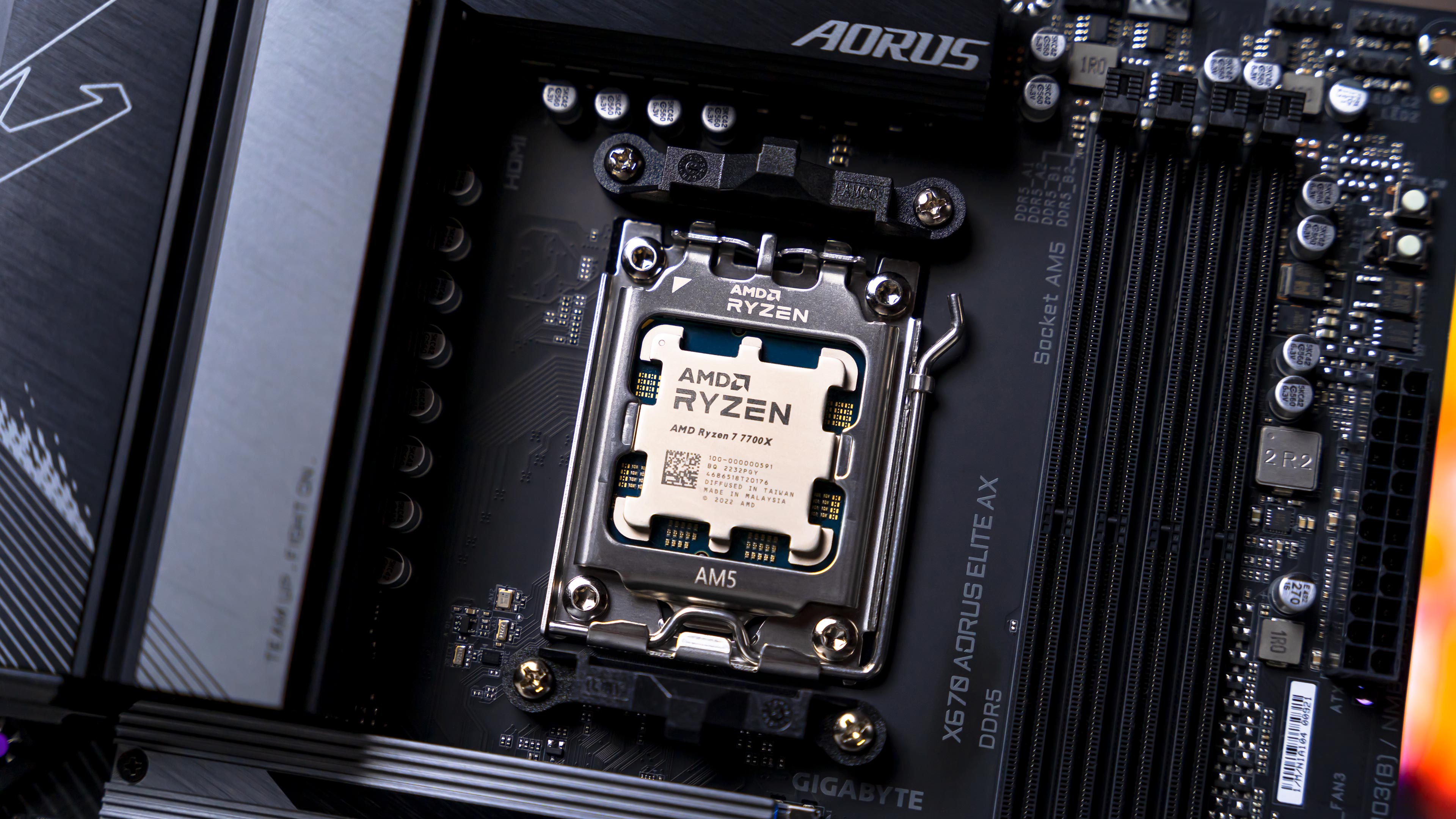 Aorus X670 Elite AX CPU Install (2)