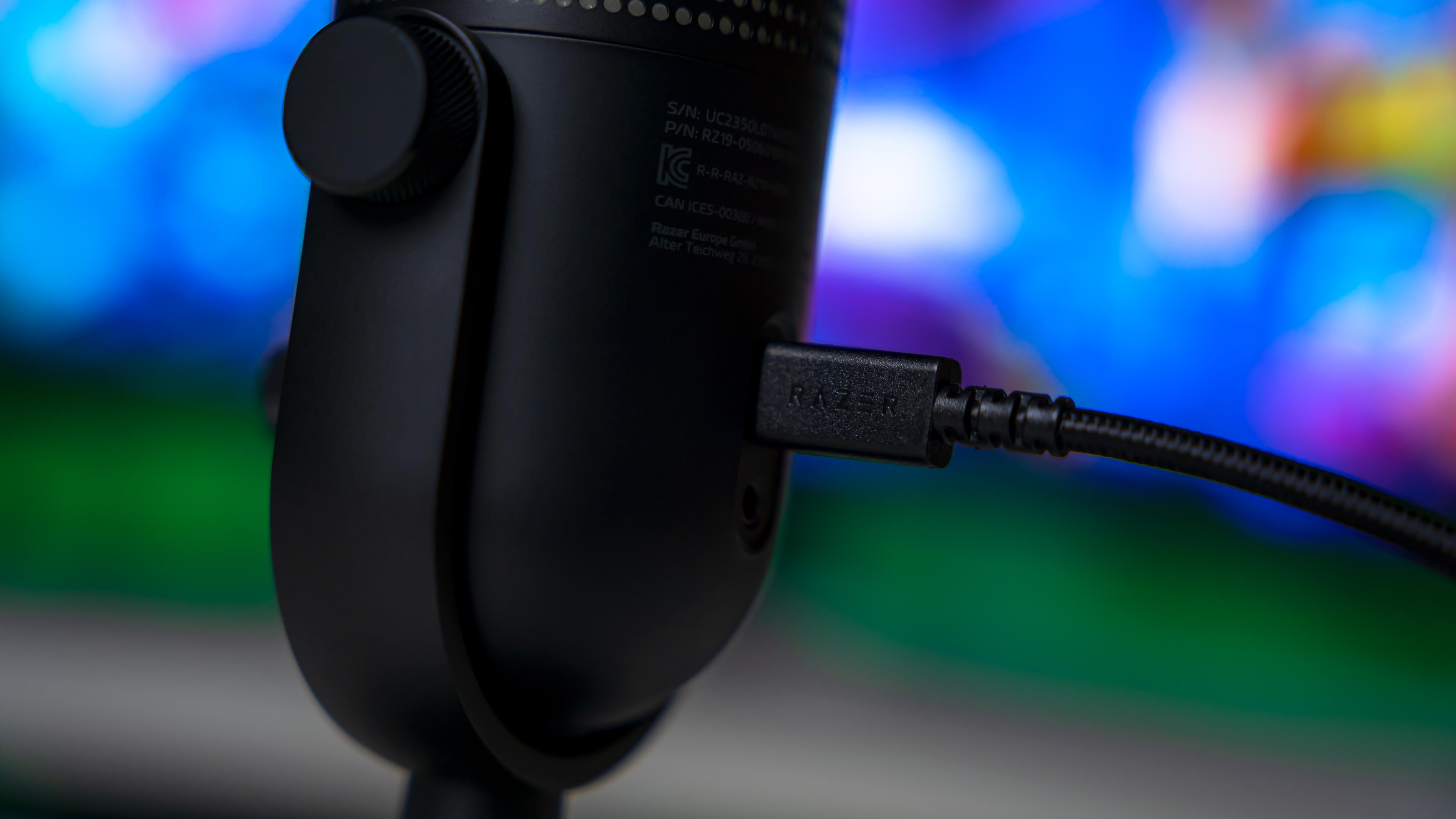 Razer Seiren V3 Chroma Microphone (19)