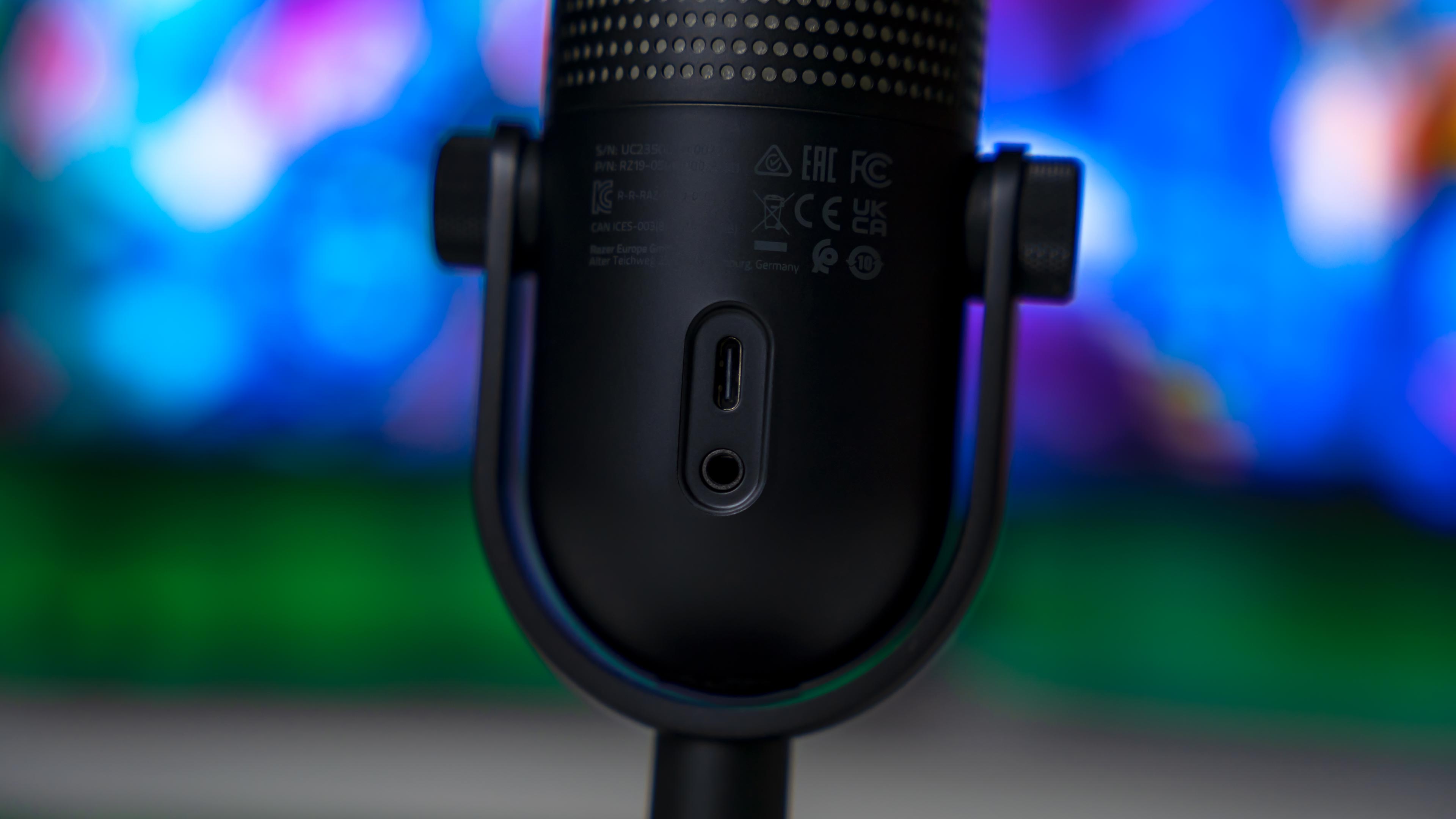 Razer Seiren V3 Chroma Microphone (7)