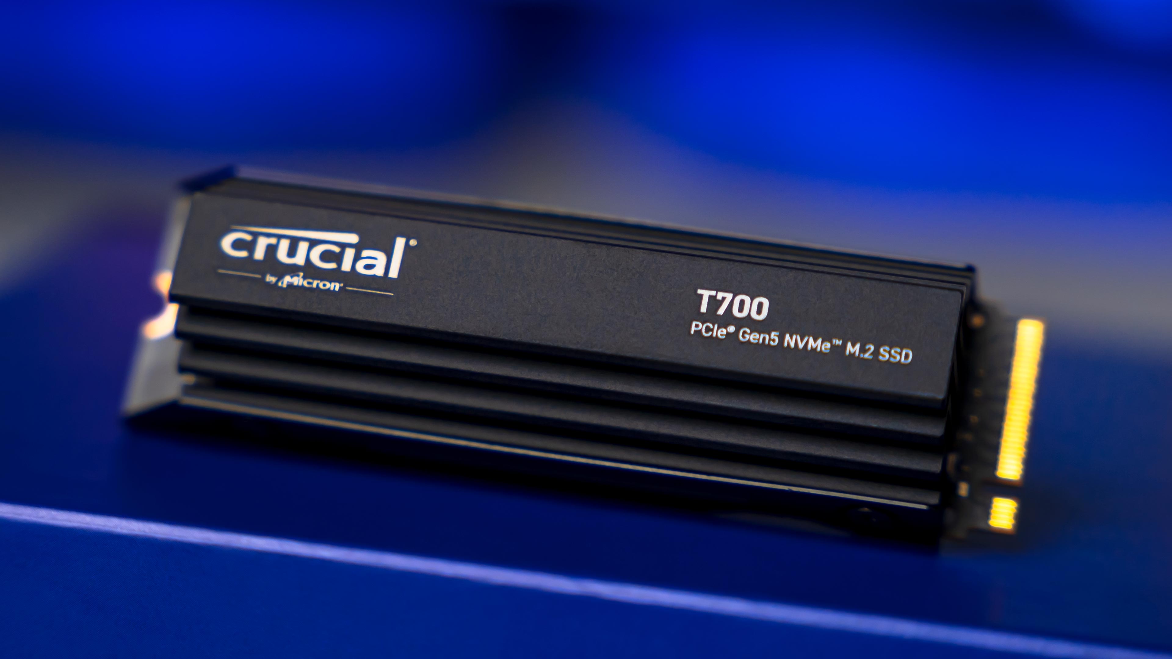Crucial T700 4TB Heatsink SSD (8)