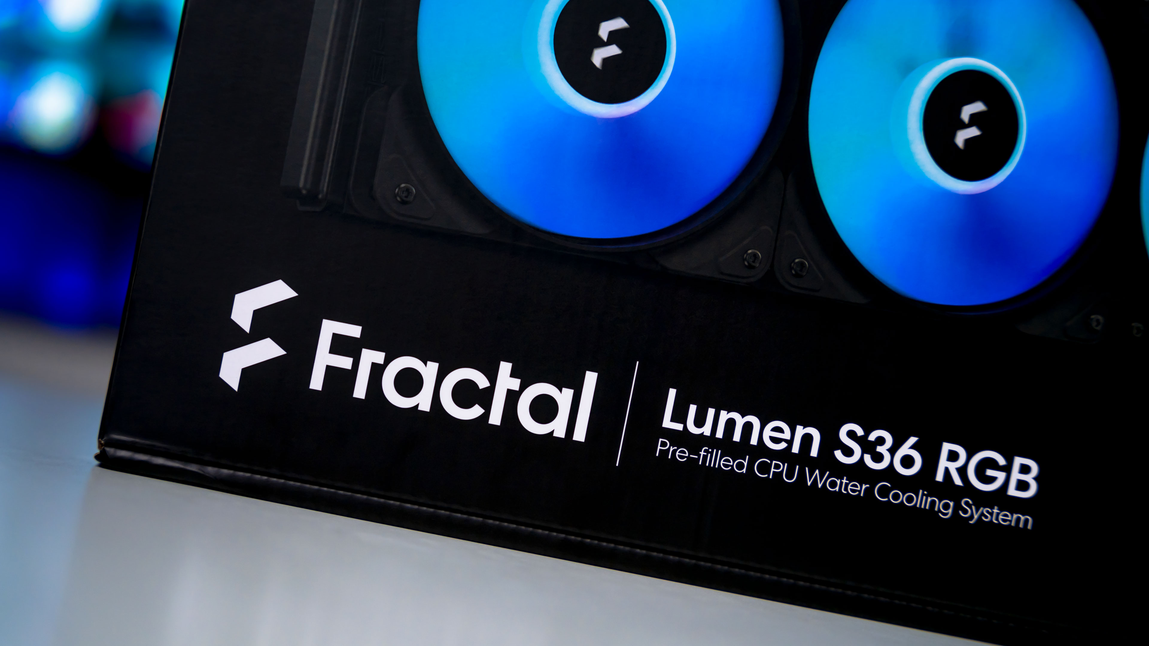 Fractal Design Lumen S36 RGB V2 Box (2)