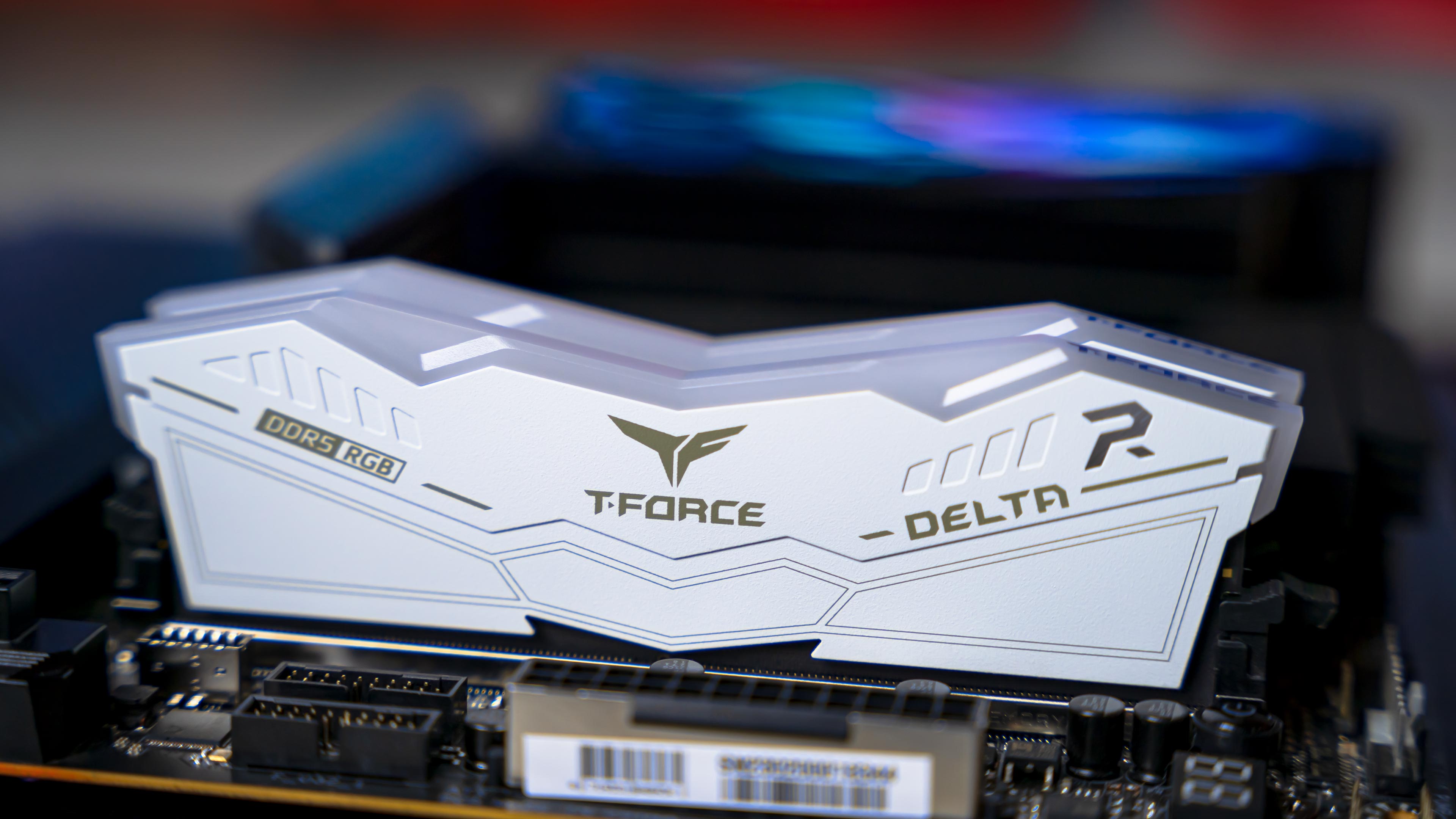 TeamGroup Delta RGB DDR5 6400Mhz Installation (2)