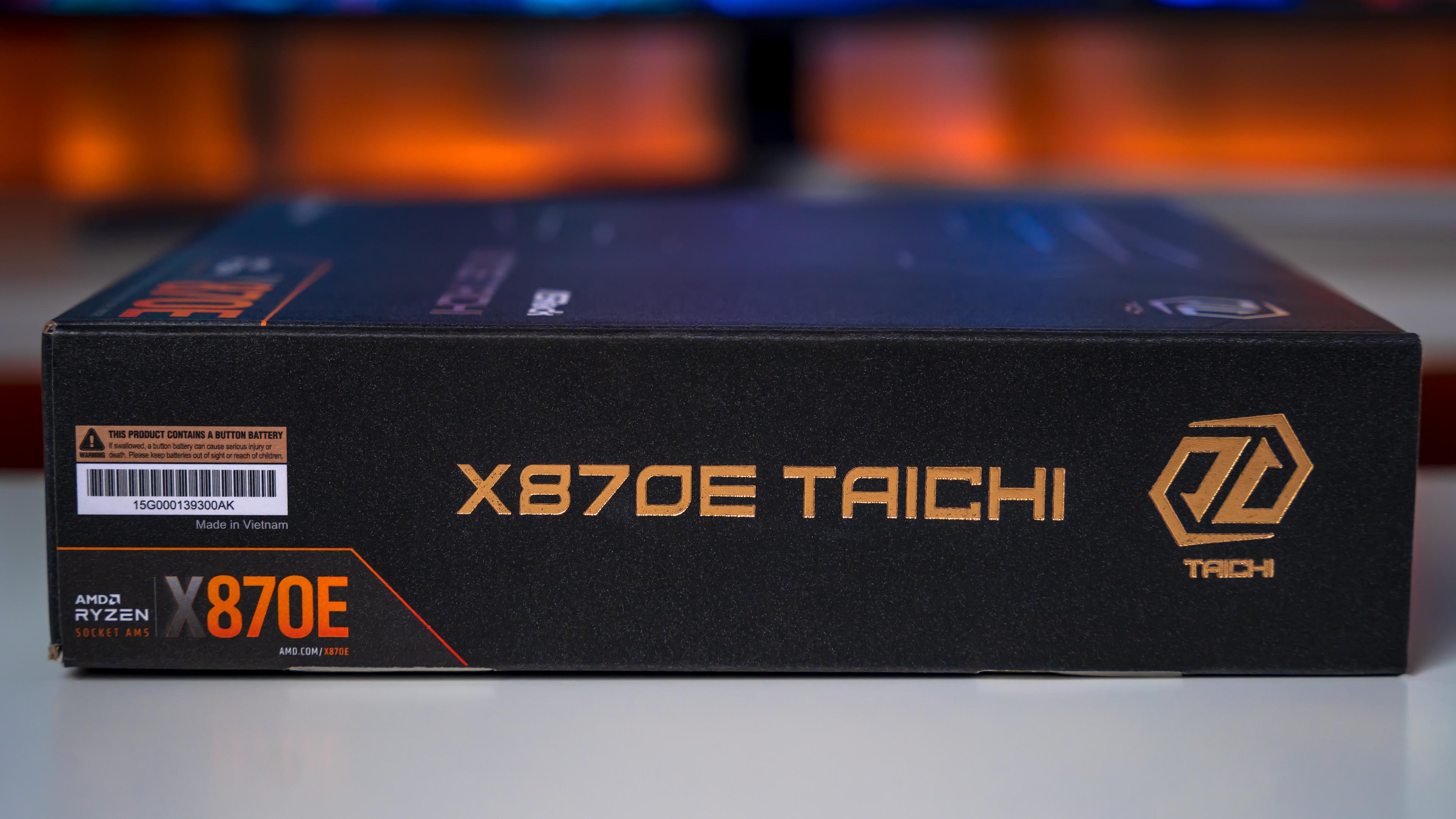 ASRock X870E Taichi Box (4)