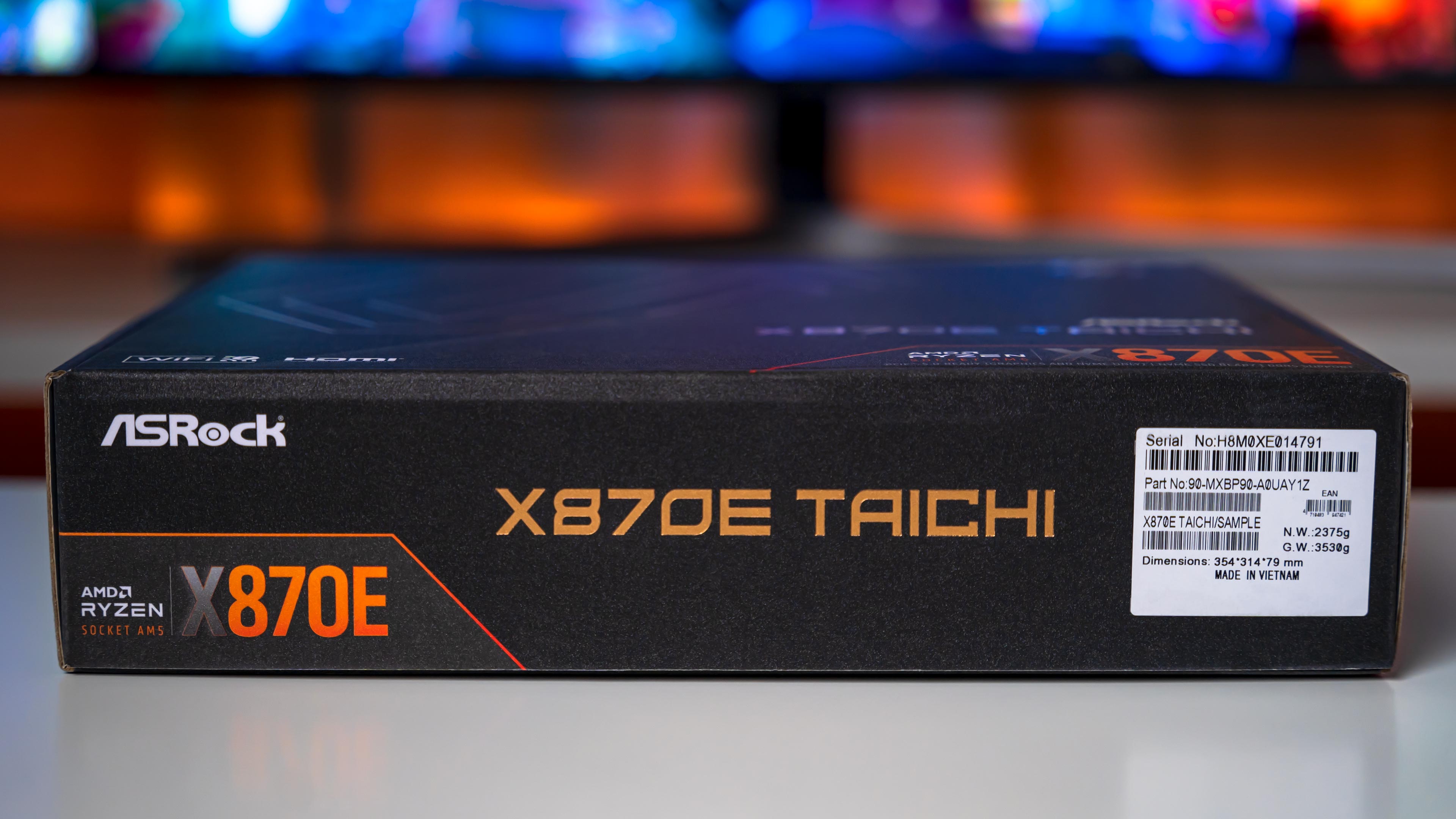 ASRock X870E Taichi Box (5)