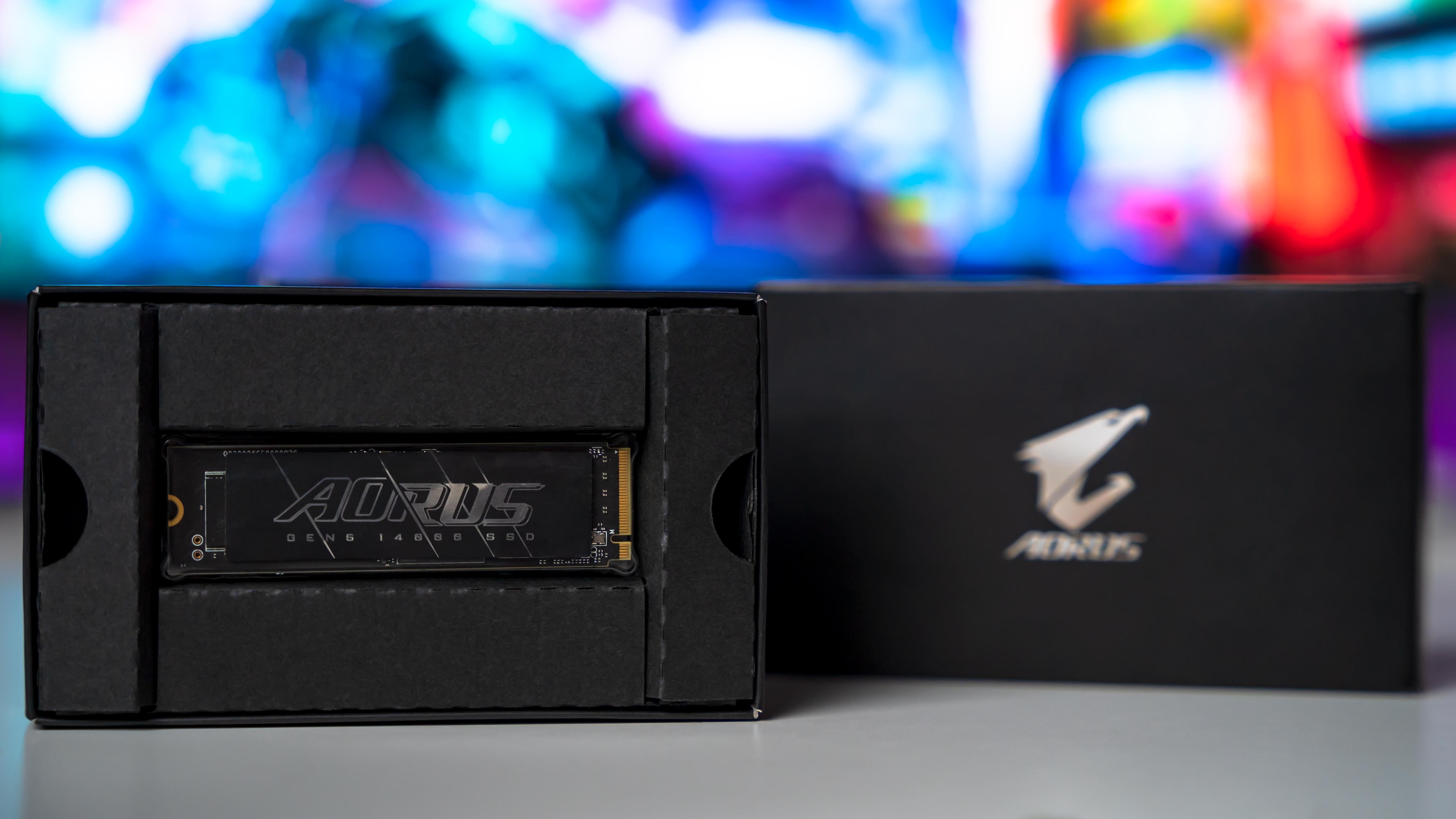 AORUS Gen5 14000 SSD 1TB Box (5)