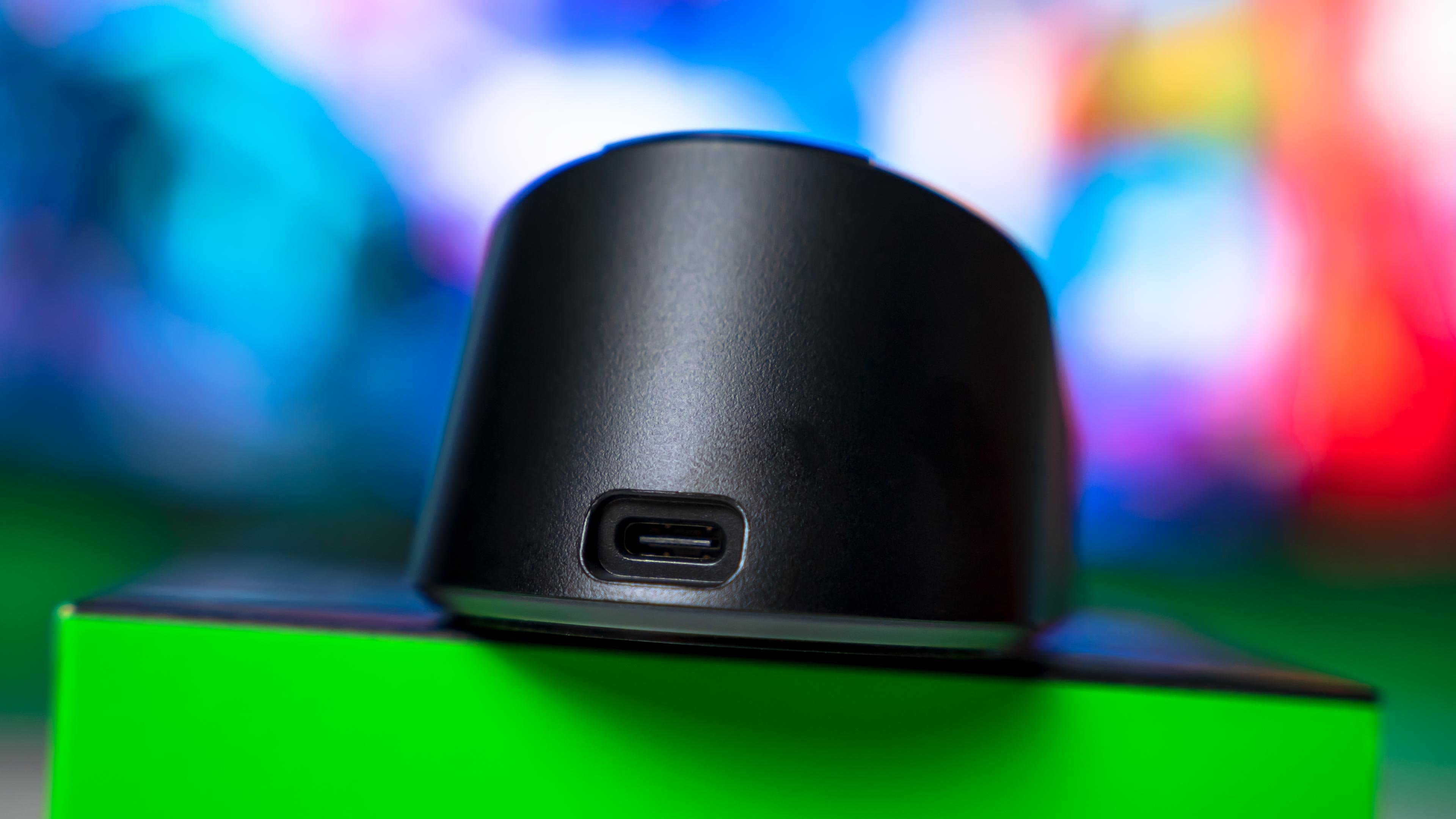 Razer Mouse Dock Pro Unit (2)