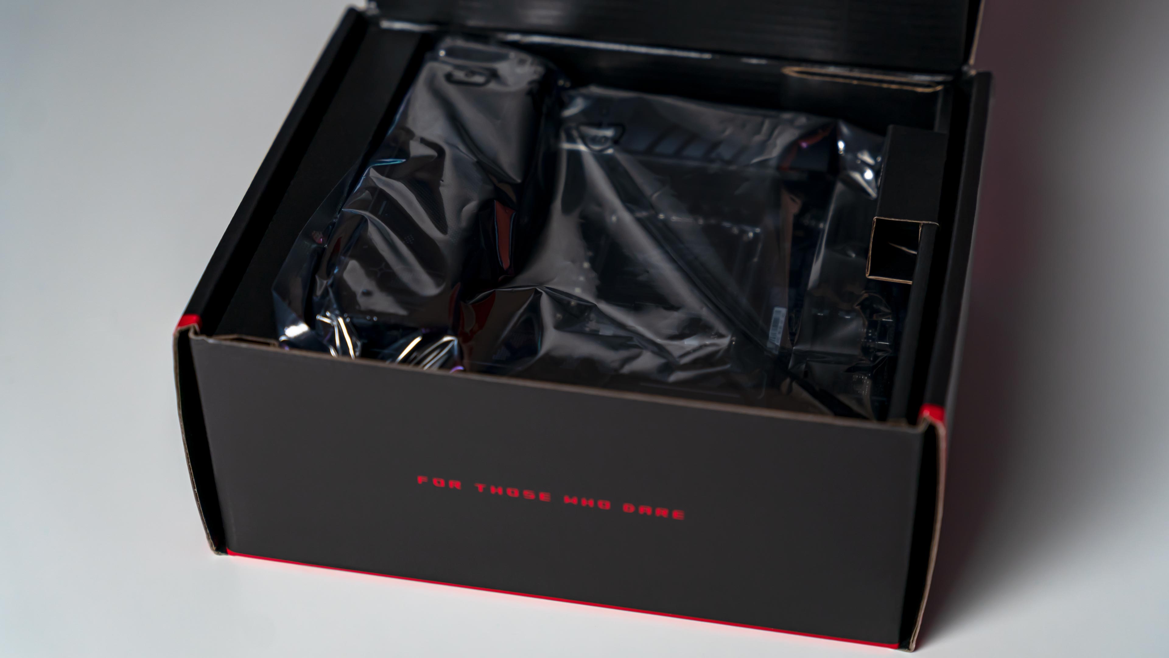 ASUS ROG Strix B860-I Gaming WiFi Box (8)