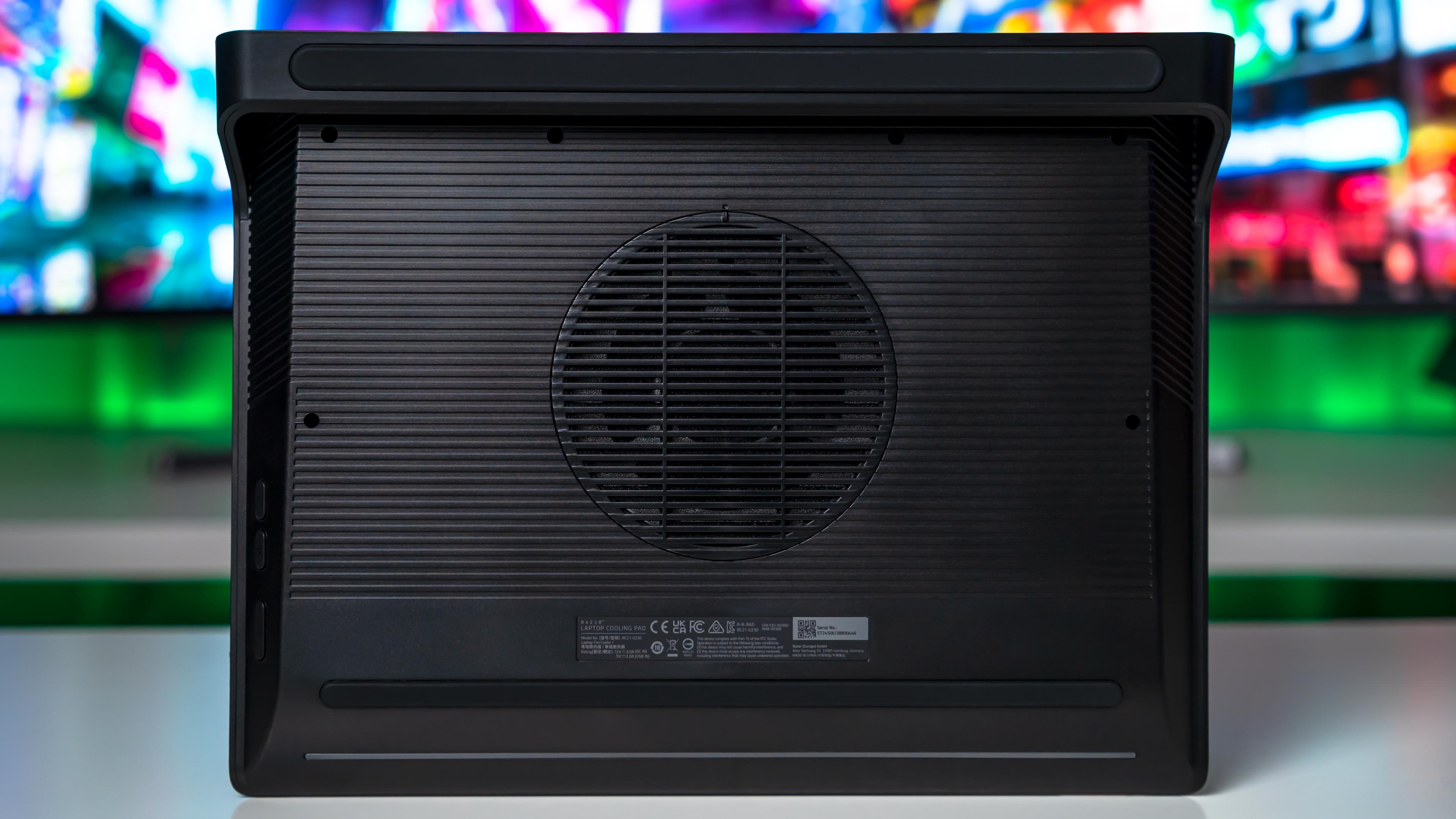 Razer Laptop Cooling Pad Cooler (12) Razer Laptop Cooling Pad Cooler (12)