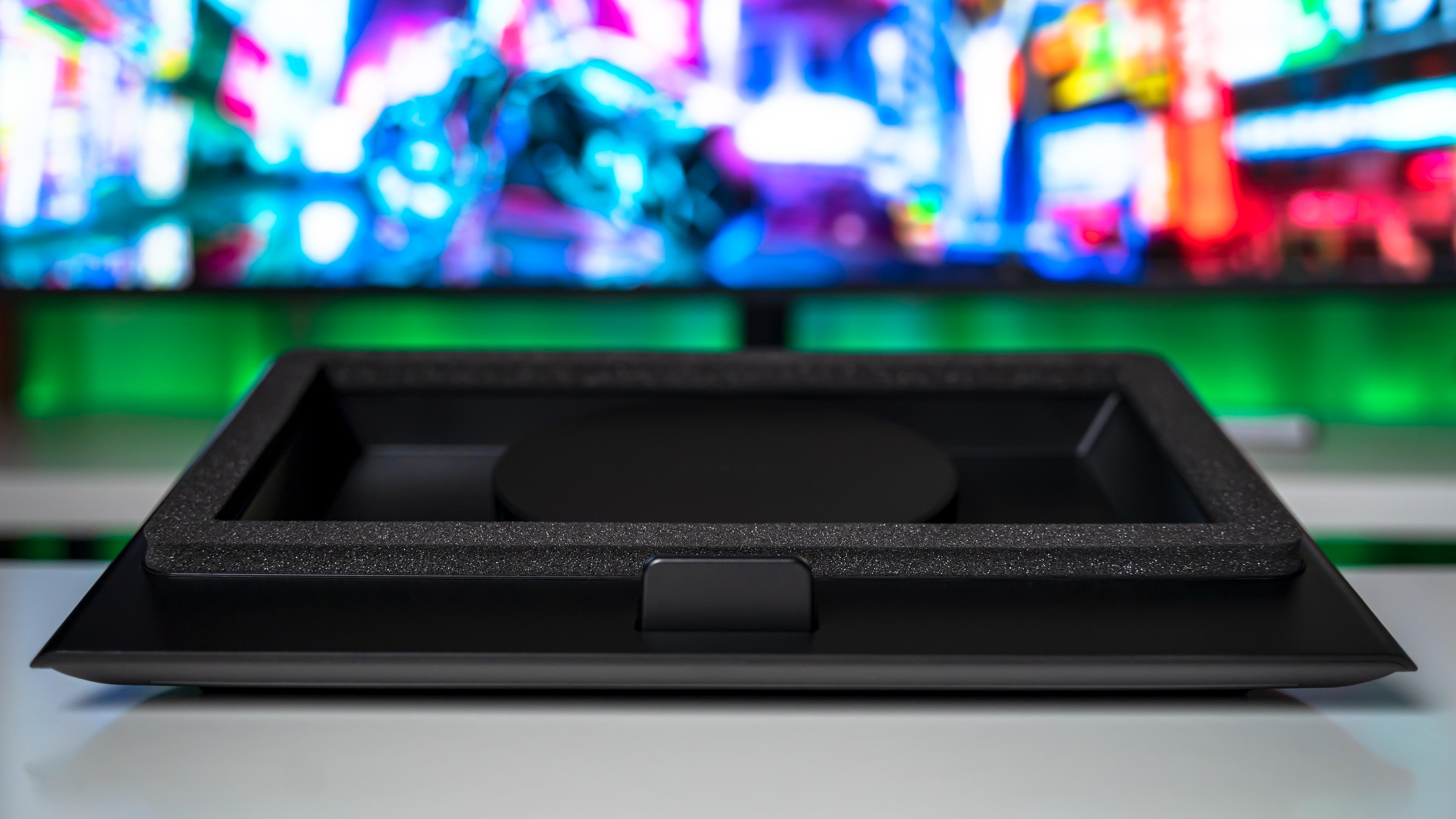 Razer Laptop Cooling Pad Cooler (8) Razer Laptop Cooling Pad Cooler (8)