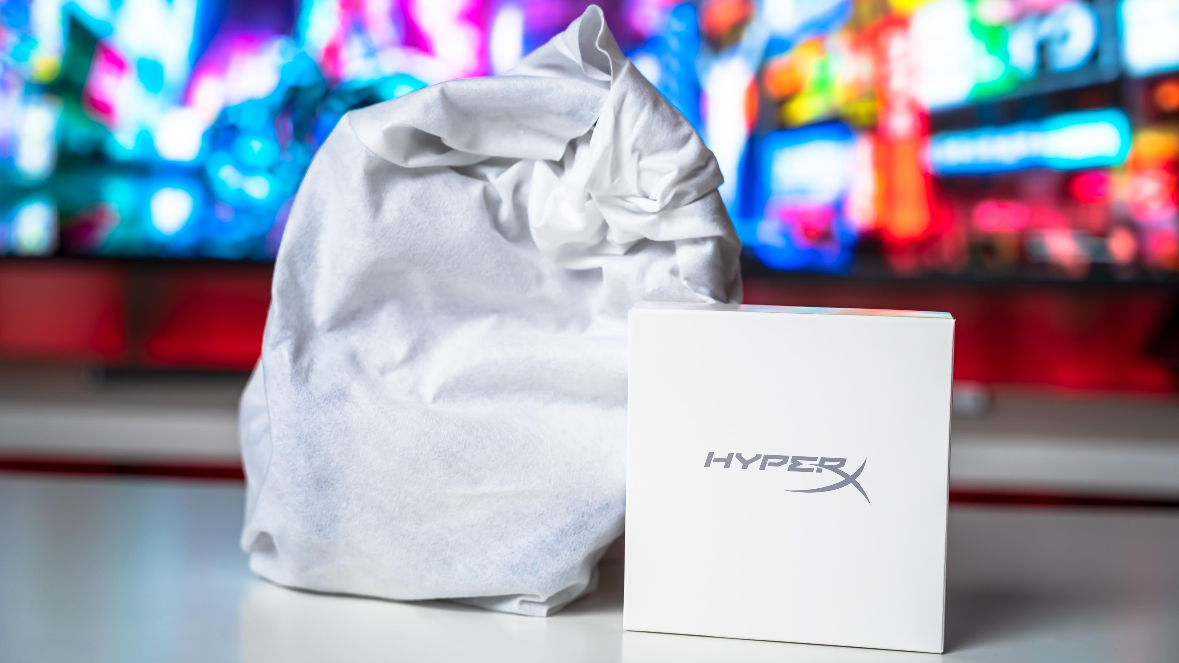 HyperX Cloud JET Dual Wireless Box (8) HyperX Cloud JET Dual Wireless Box (8)