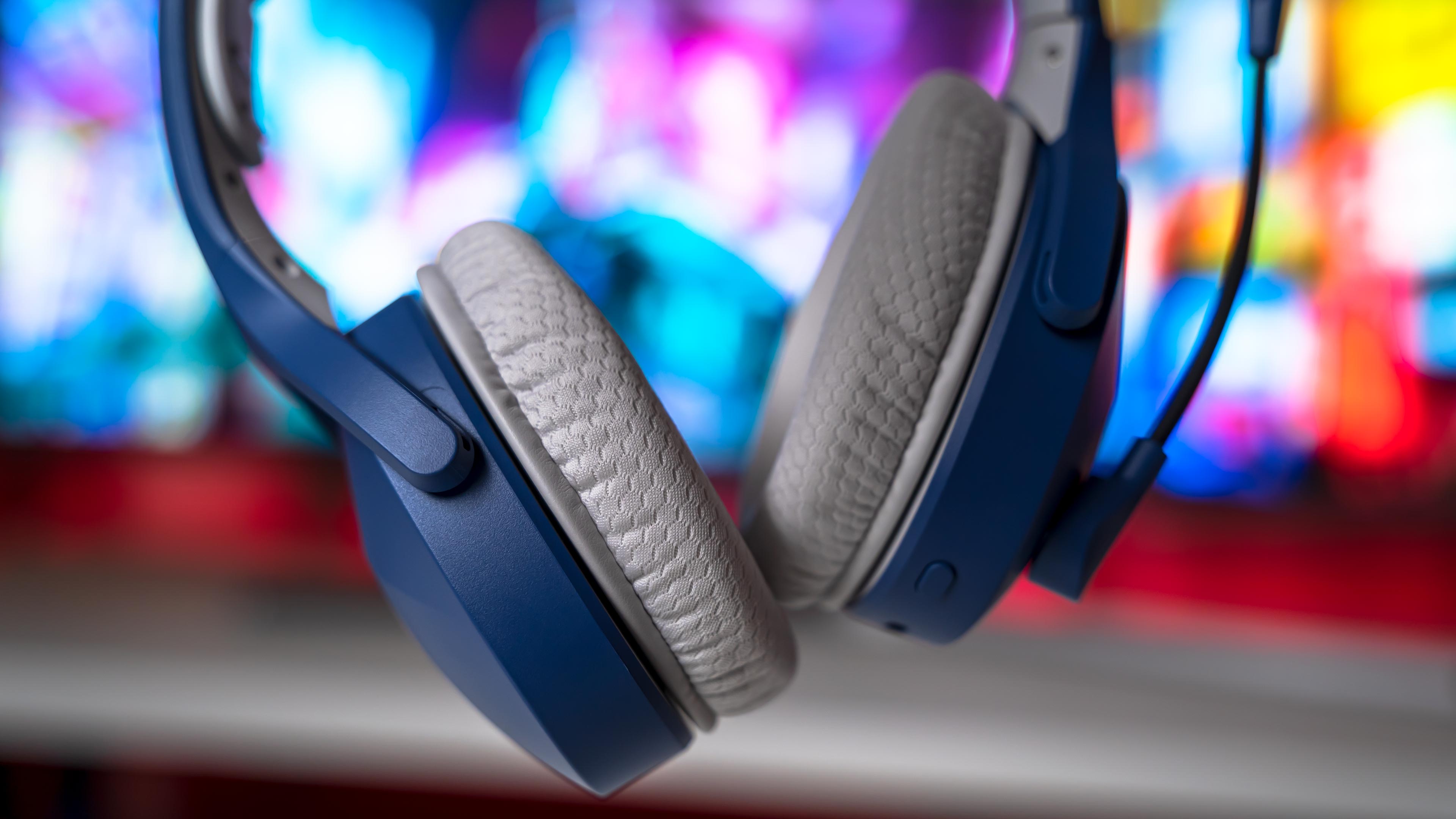 HyperX Cloud JET Dual Wireless Headset (18) HyperX Cloud JET Dual Wireless Headset (18)