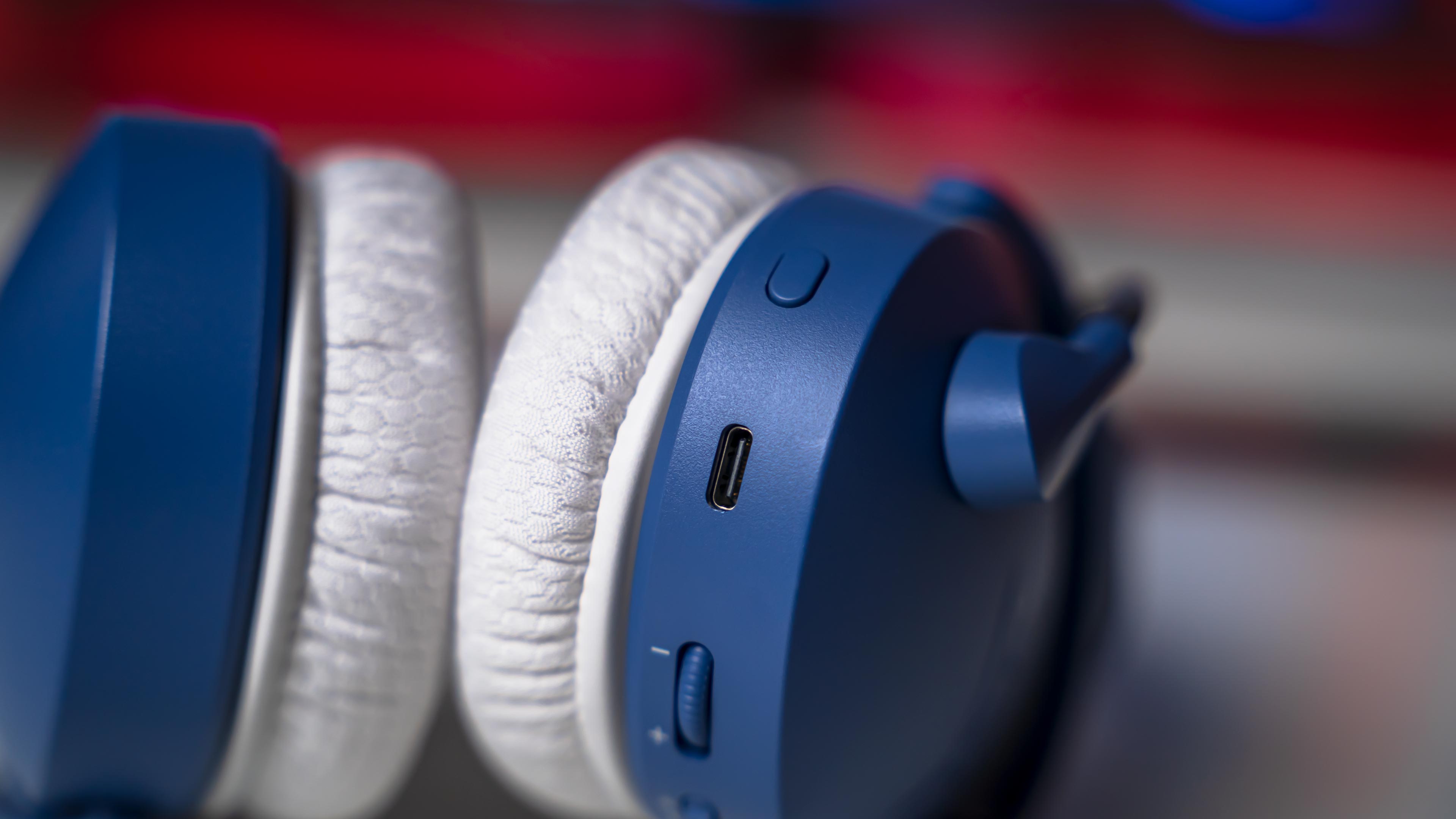 HyperX Cloud JET Dual Wireless Headset (3) HyperX Cloud JET Dual Wireless Headset (3)