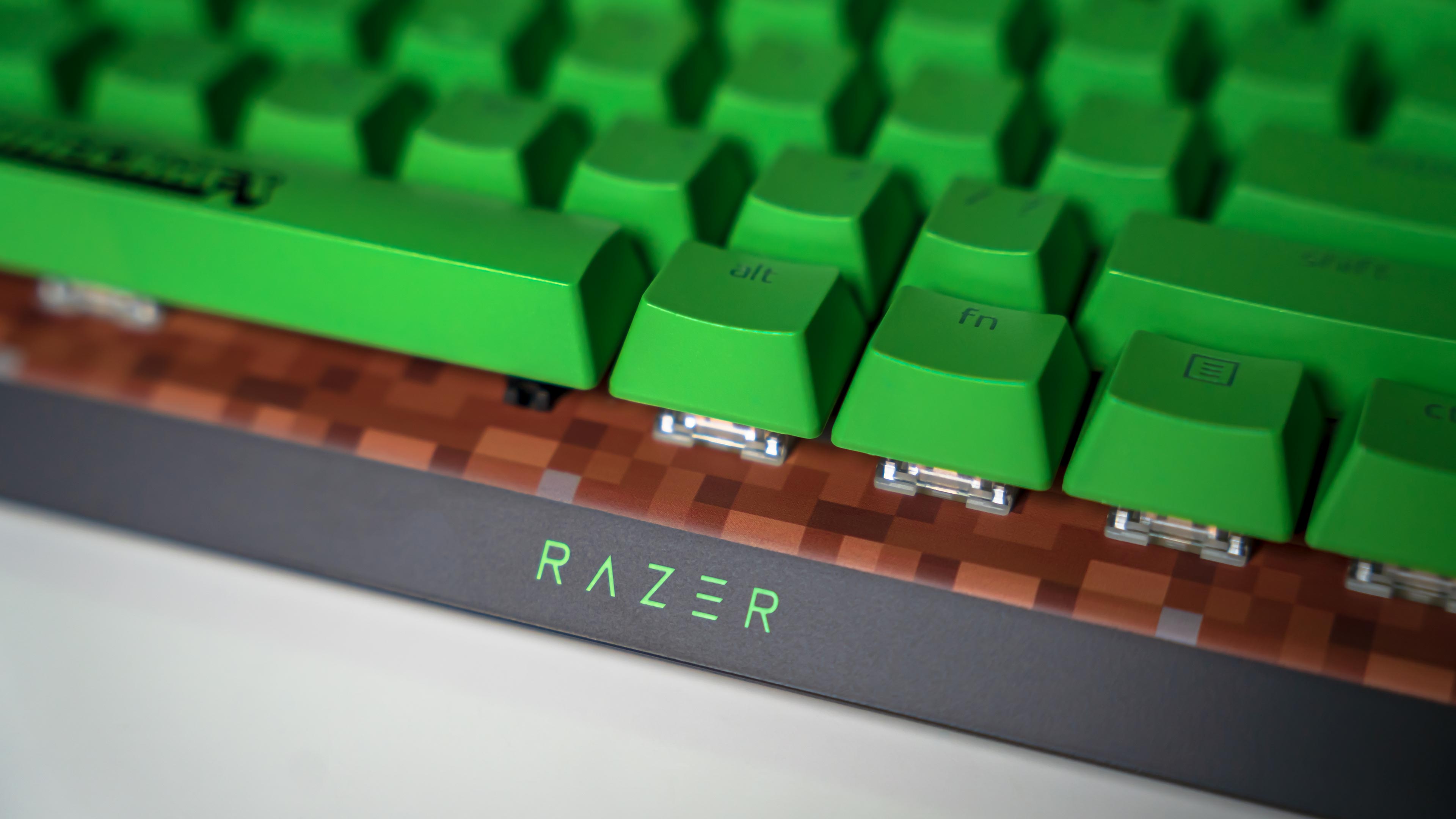 Razer Blackwidow V4 X Minecraft Edition Keyboard (1) Razer Blackwidow V4 X Minecraft Edition Keyboard (1)