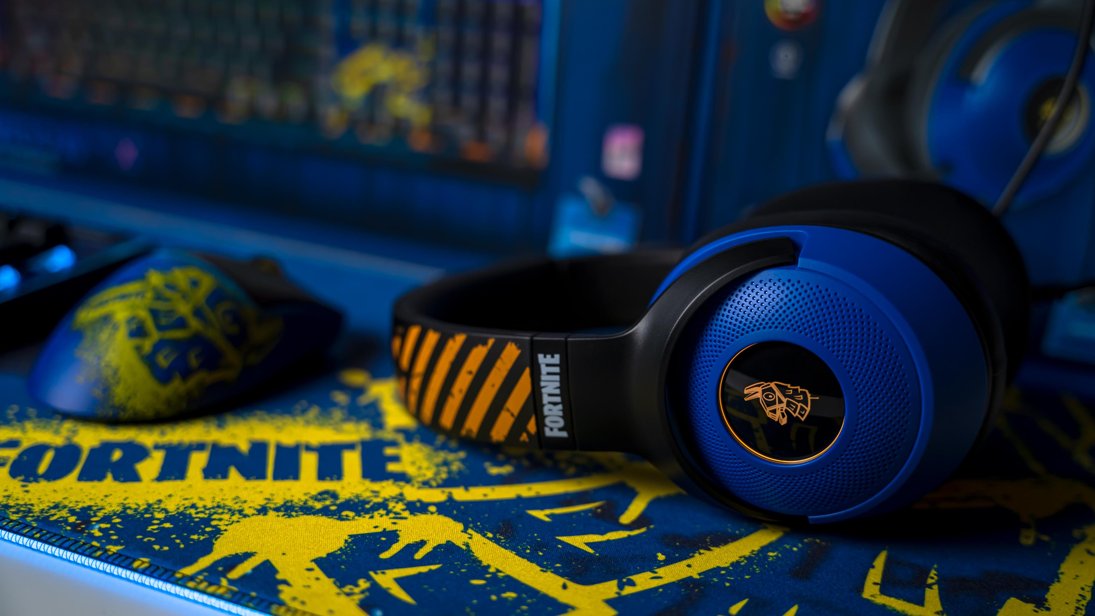 Razer Fortnite Kit Lights on (4)