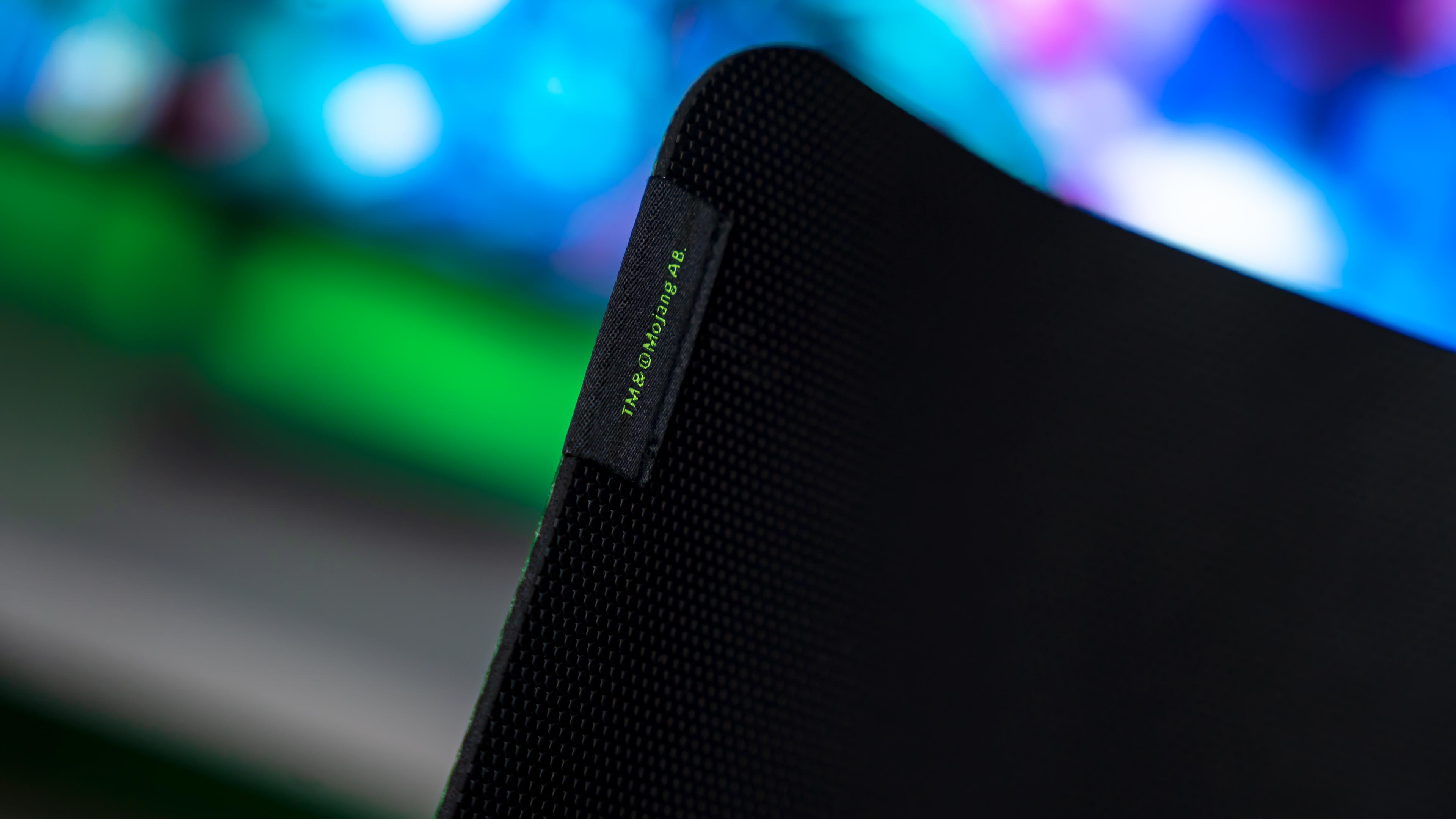Razer Gigantus V2 M Minecraft Edition Mouse Pad (2) Razer Gigantus V2 M Minecraft Edition Mouse Pad (2)
