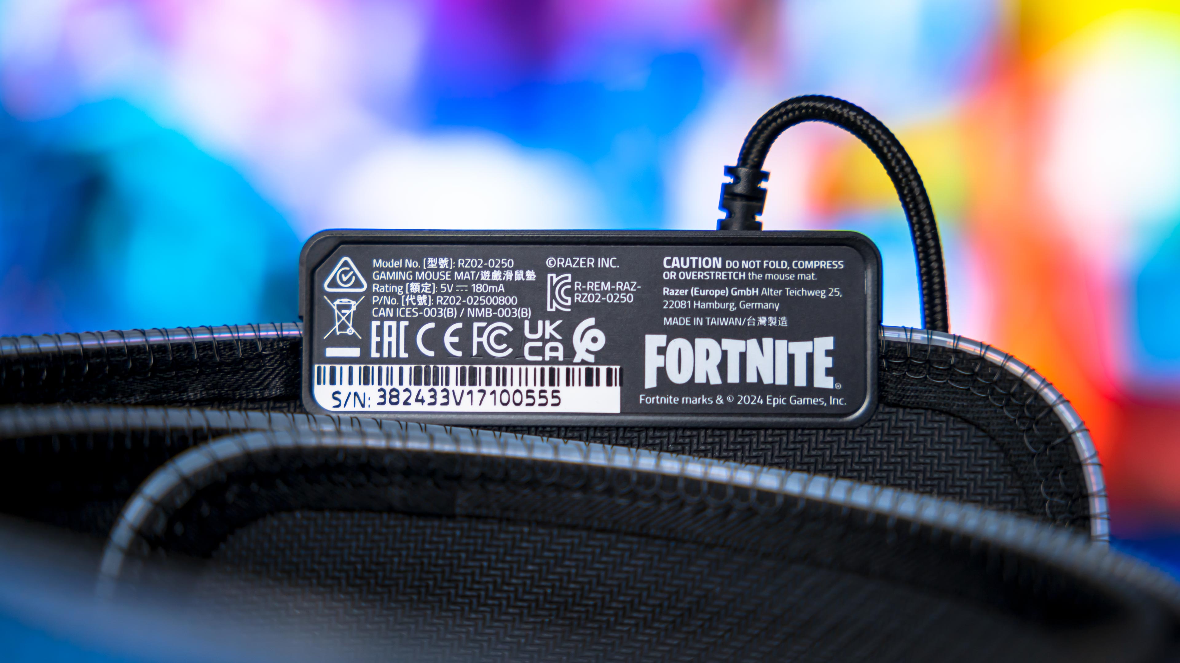 Razer Goliathus Extended Chroma Fortnite Edition Mouse Pad (1)