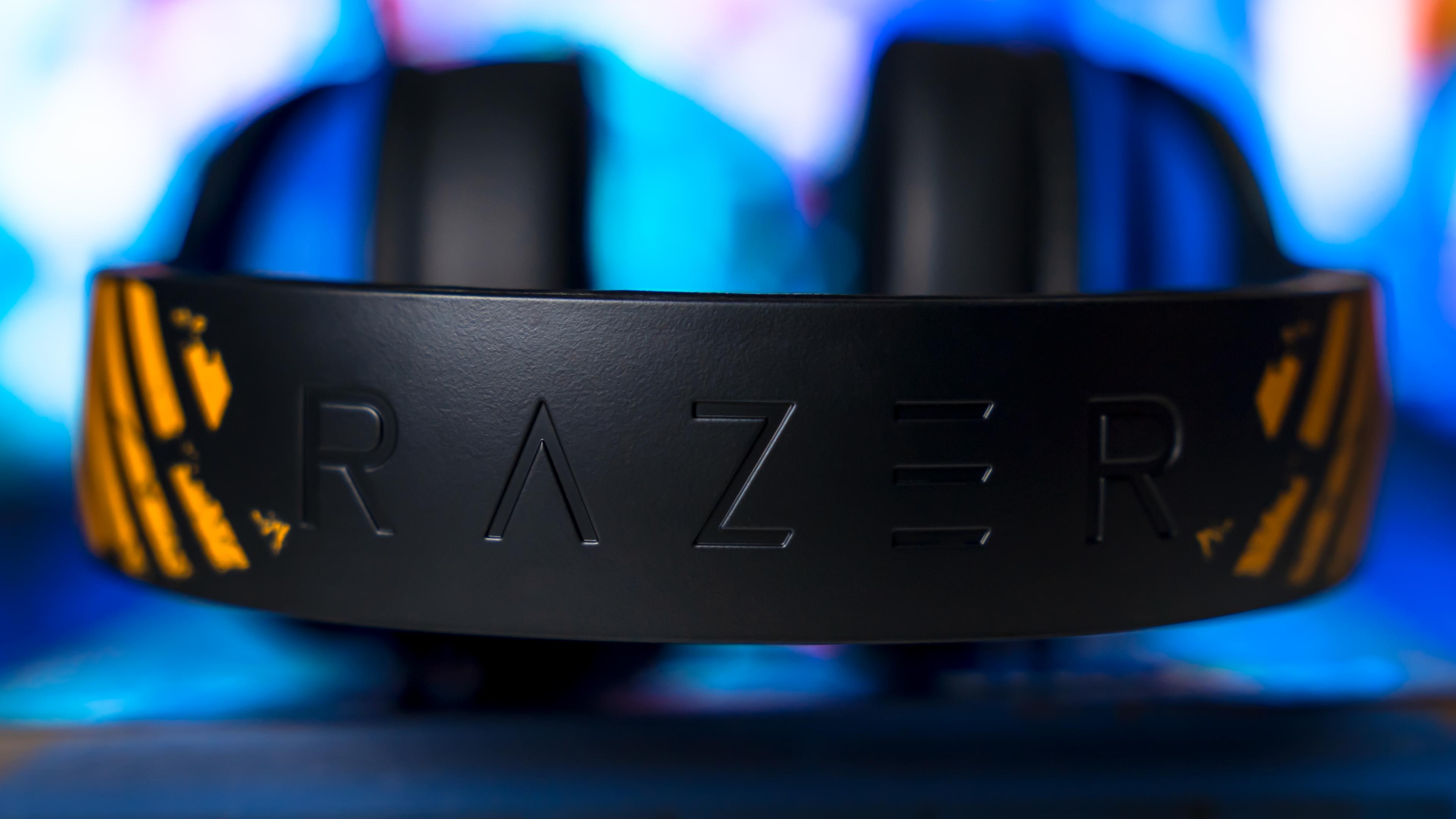 Razer Kraken V3 X Fortnite Edition Headset (2)