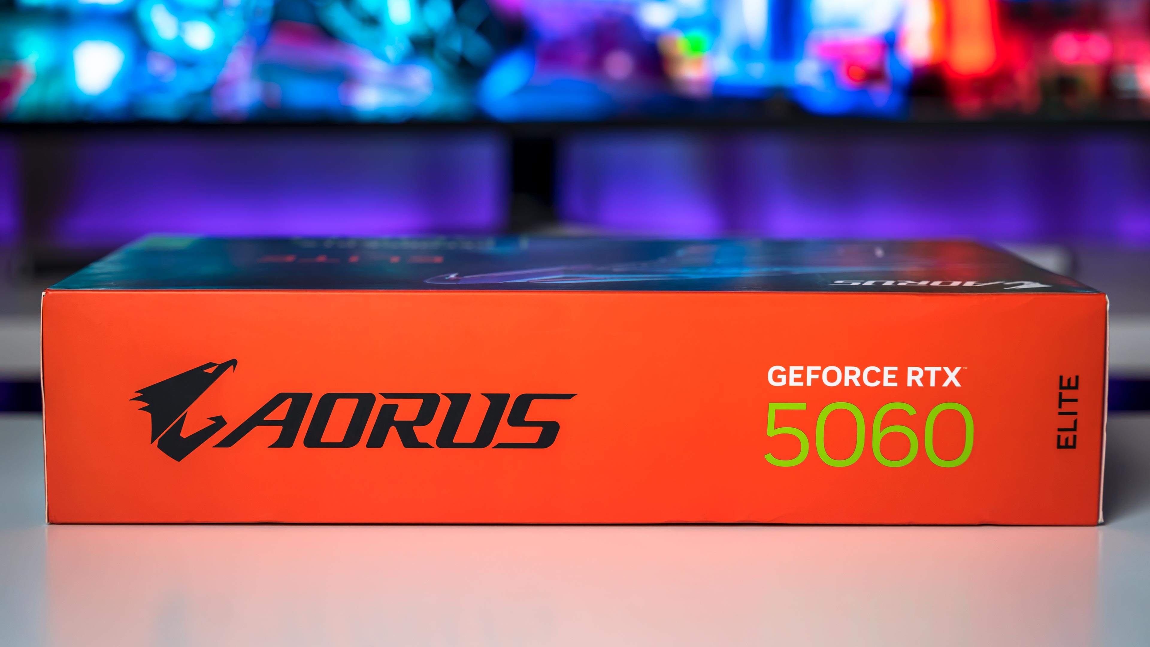 Aorus RTX 5060 Elite Box (4)