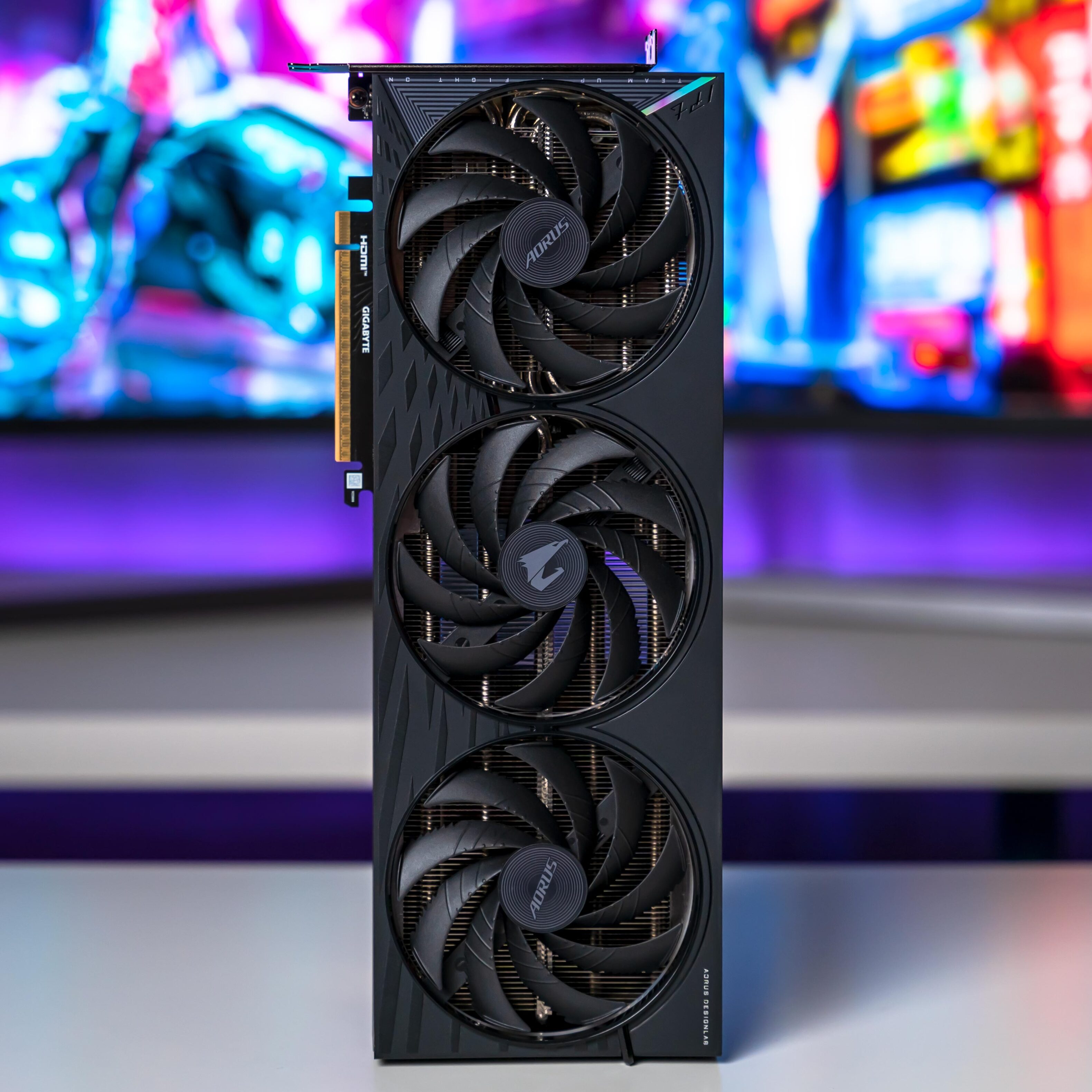 Aorus RTX 5060 Elite Card (12)
