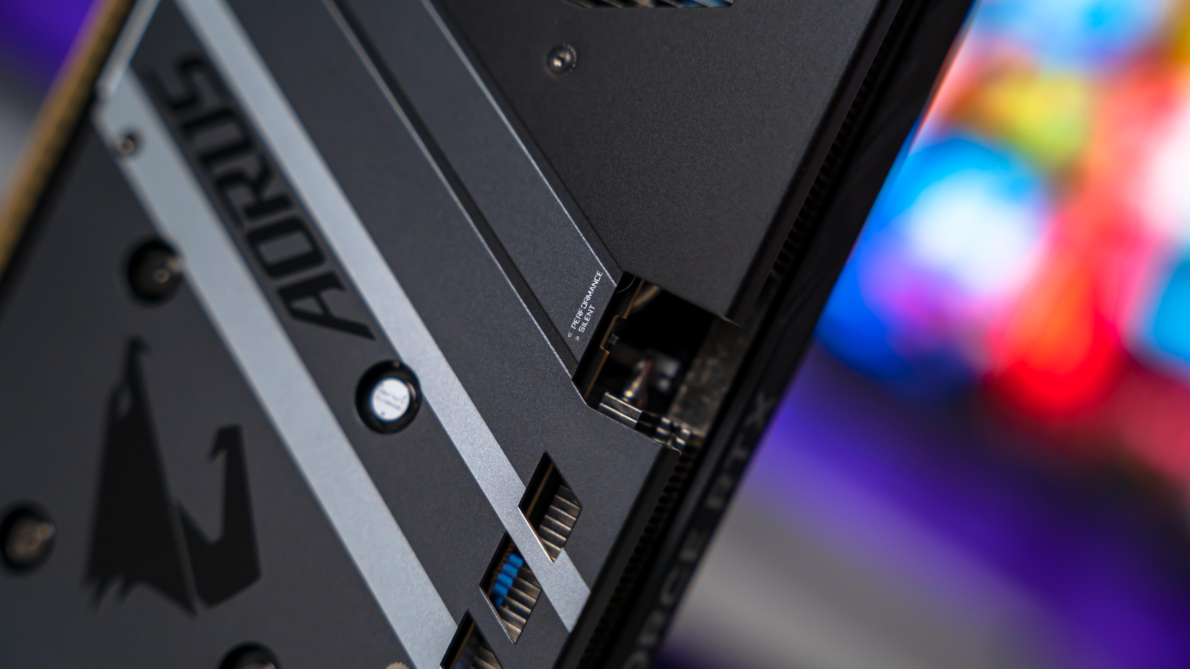 Aorus RTX 5060 Elite Card (19)