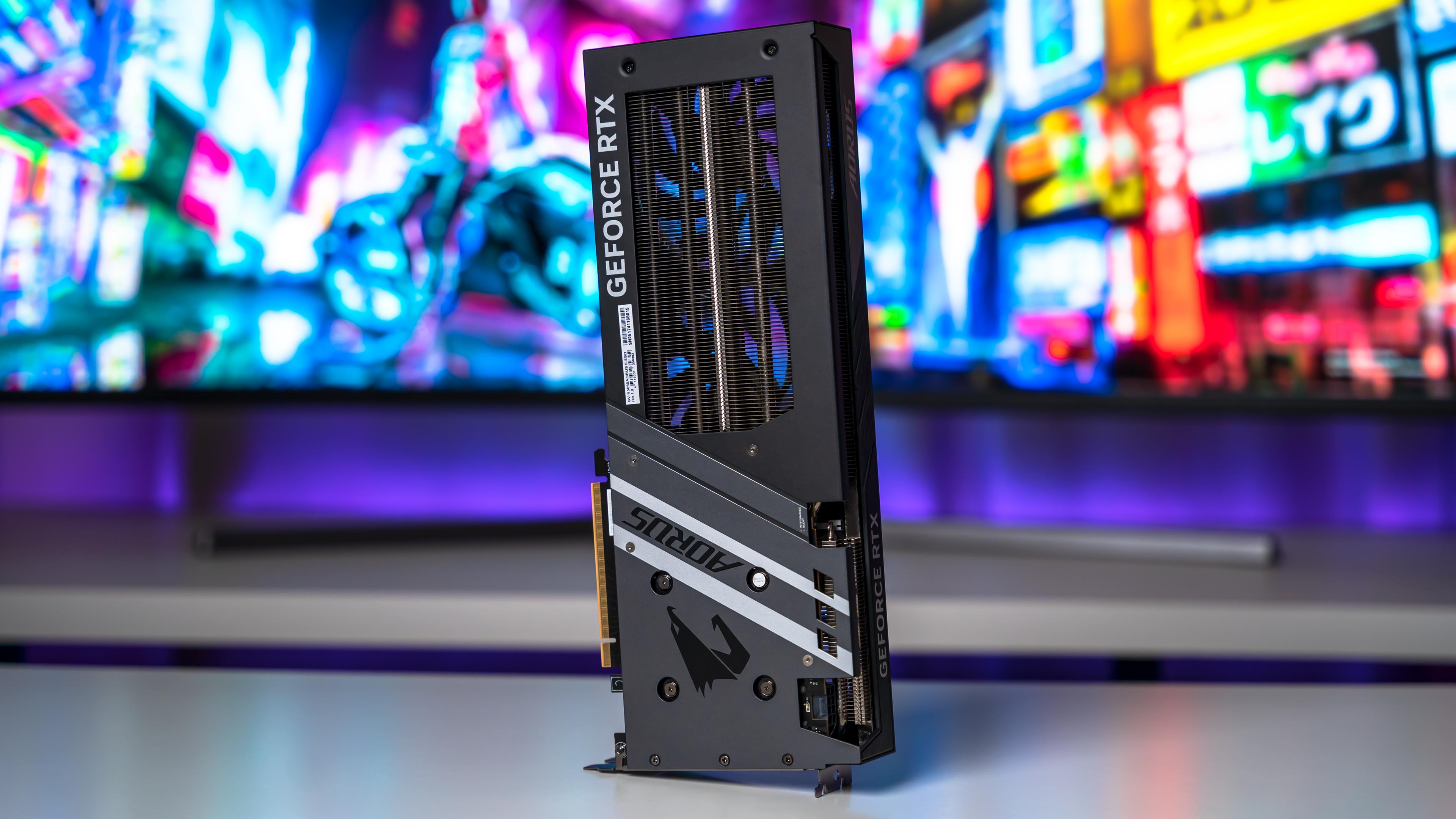 Aorus RTX 5060 Elite Card (20)