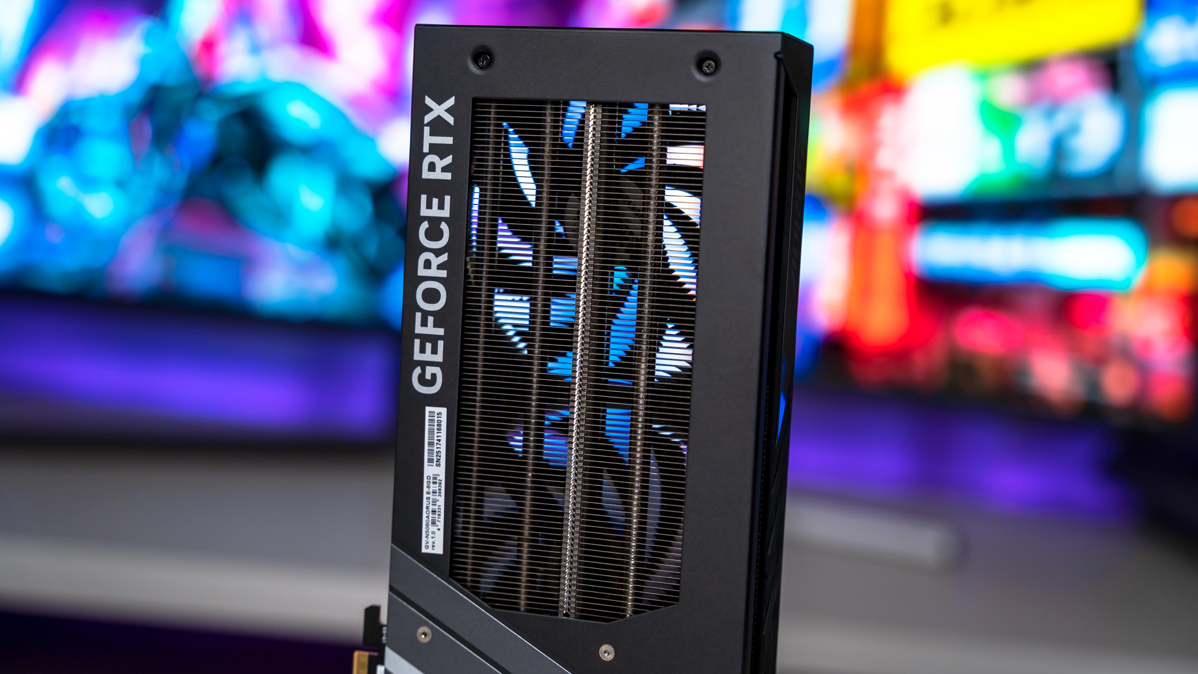 Aorus RTX 5060 Elite Card (21)