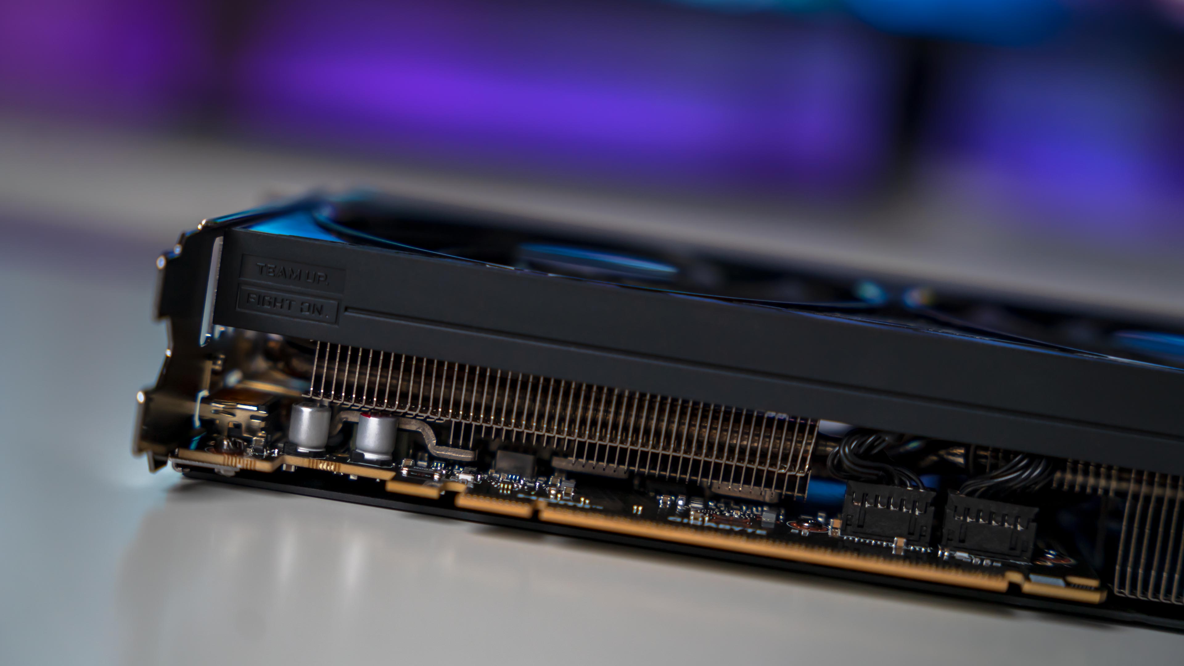 Aorus RTX 5060 Elite Card (23)
