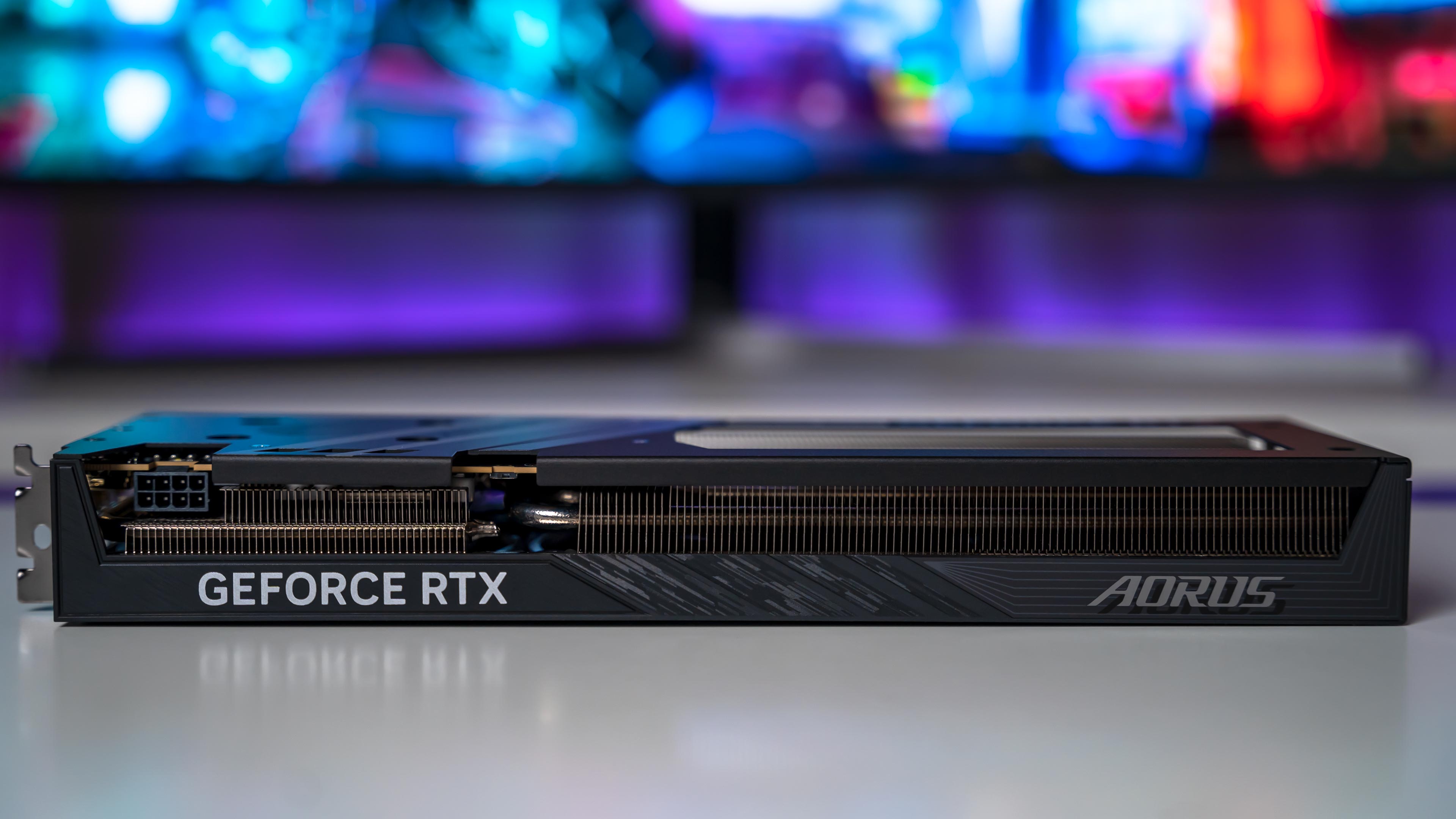 Aorus RTX 5060 Elite Card (5)
