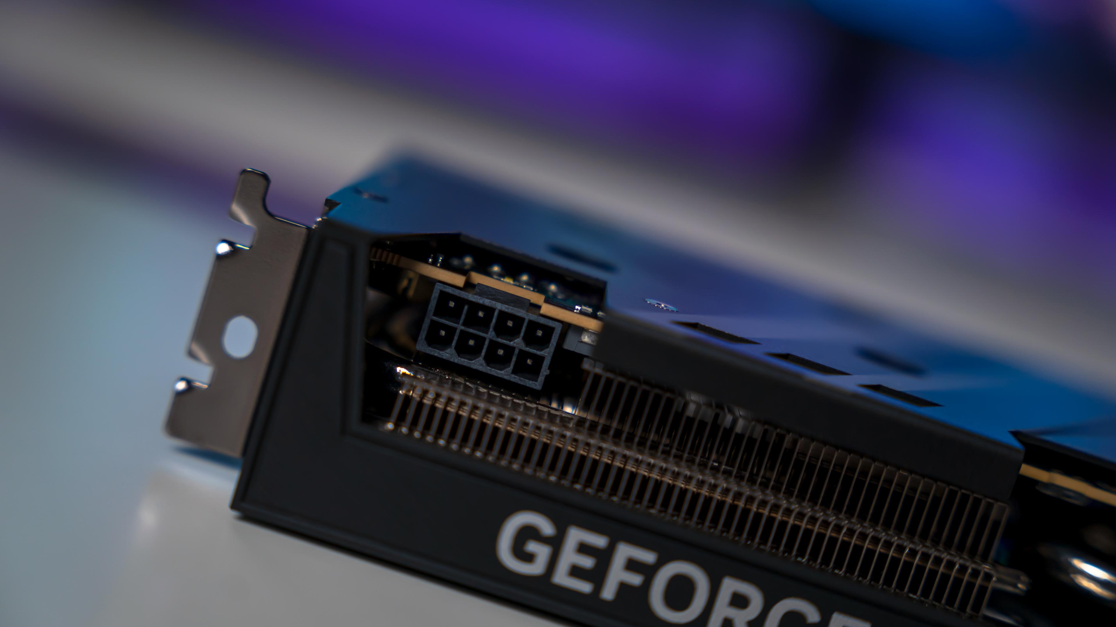Aorus RTX 5060 Elite Card (7)