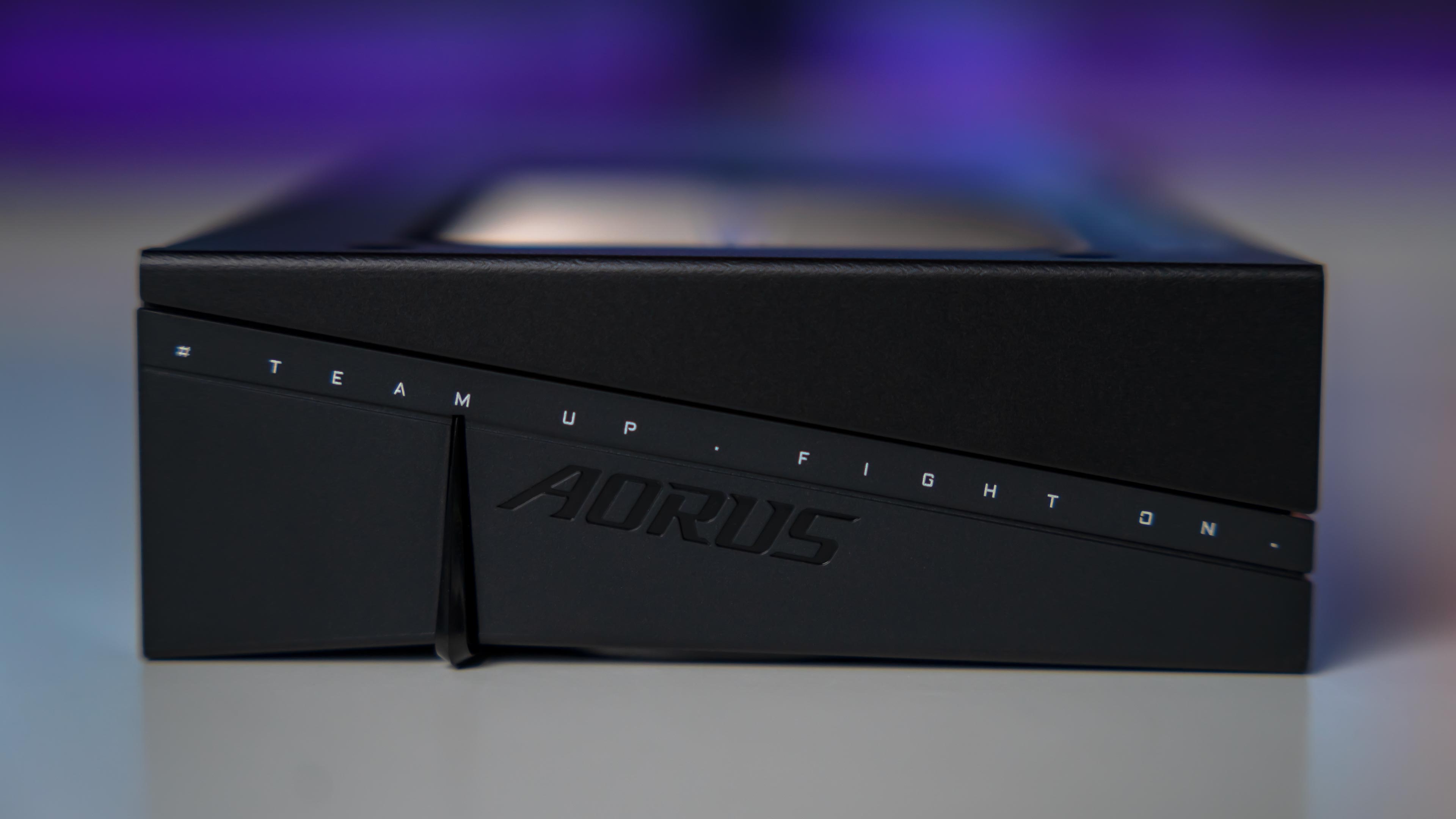 Aorus RTX 5060 Elite Card (9)