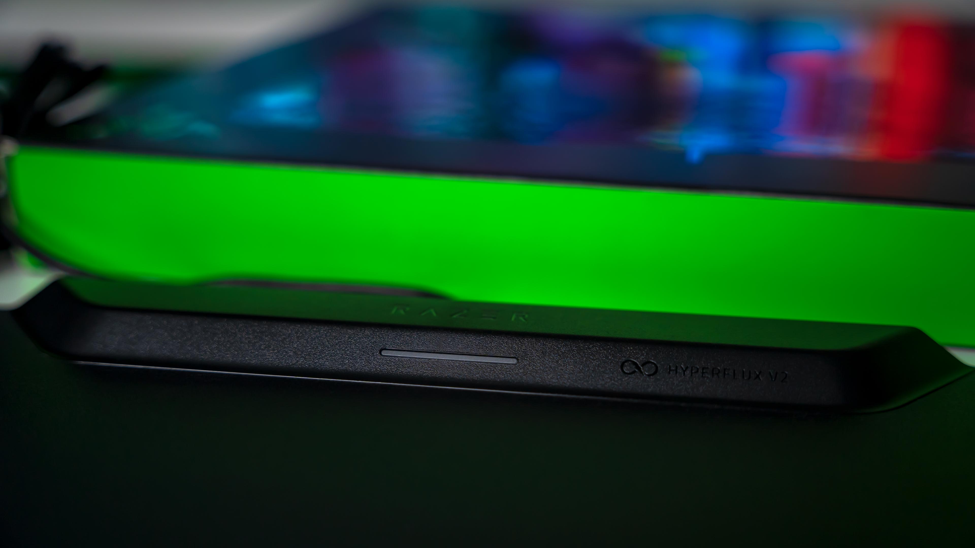 Razer HyperFlux V2 Hard Edition Wireless Charging System (1) Razer HyperFlux V2 Hard Edition Wireless Charging System (1)