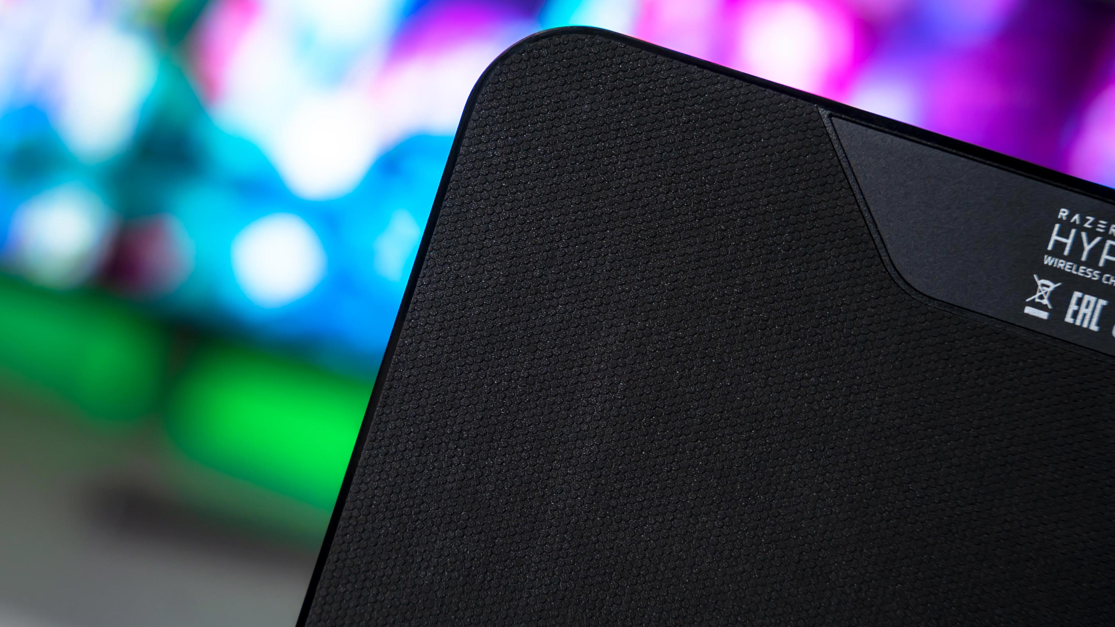 Razer HyperFlux V2 Hard Edition Wireless Charging System (7) Razer HyperFlux V2 Hard Edition Wireless Charging System (7)