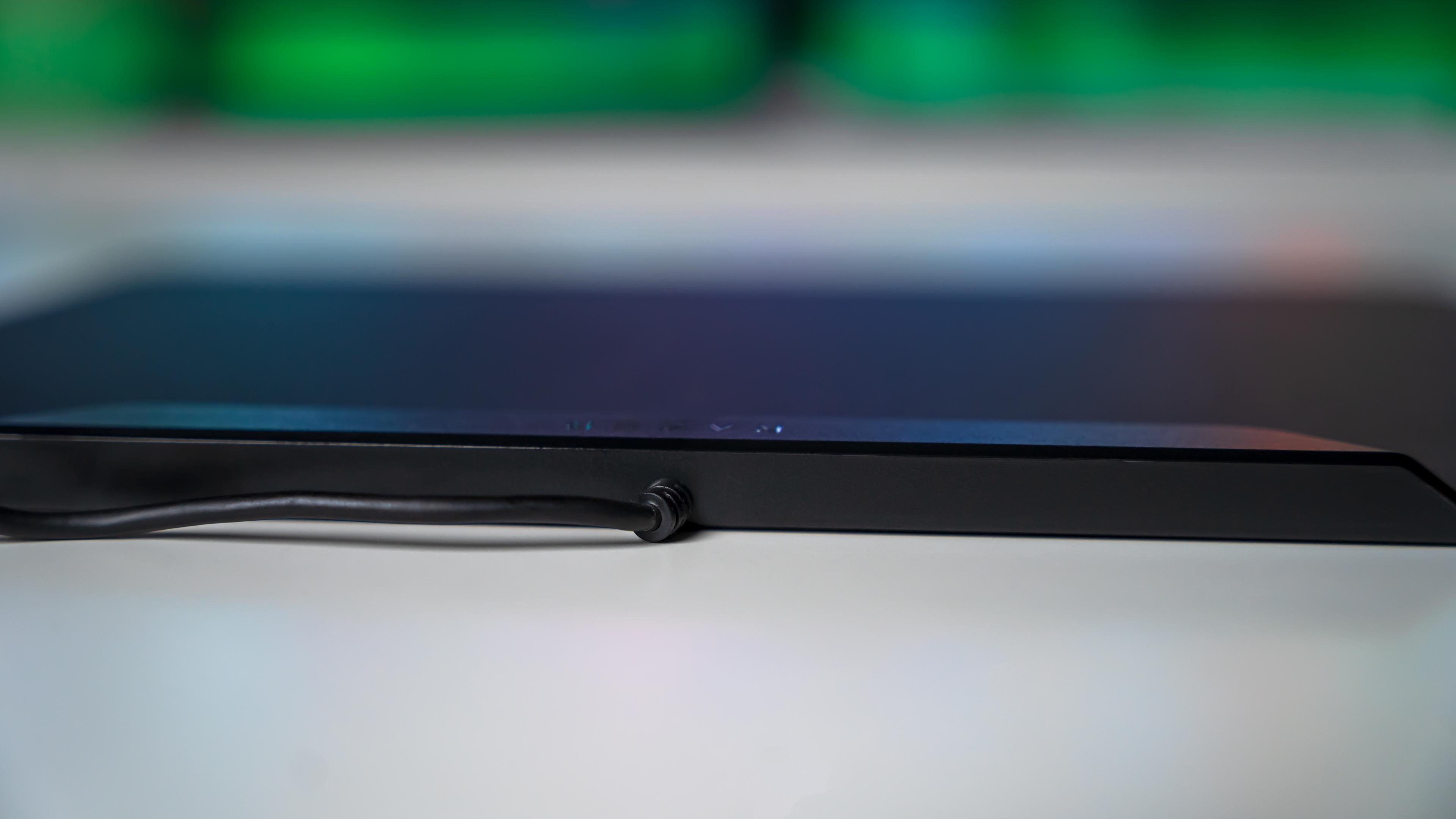 Razer HyperFlux V2 Hard Edition Wireless Charging System (8) Razer HyperFlux V2 Hard Edition Wireless Charging System (8)