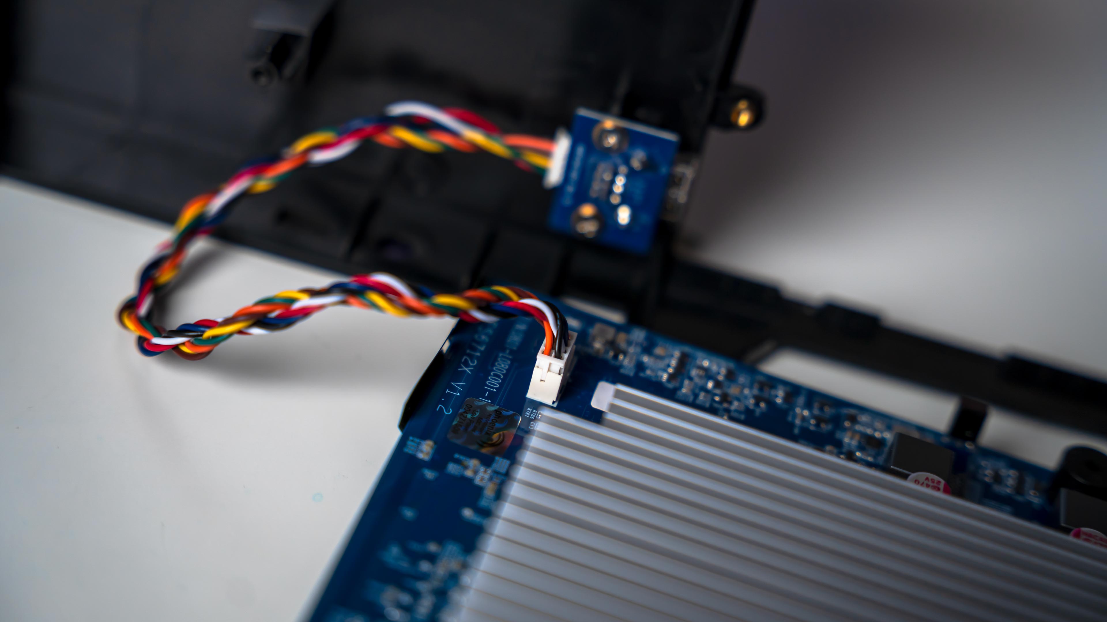 Asustor FS6712X Flashstor 12 Pro NAS Inside (11)