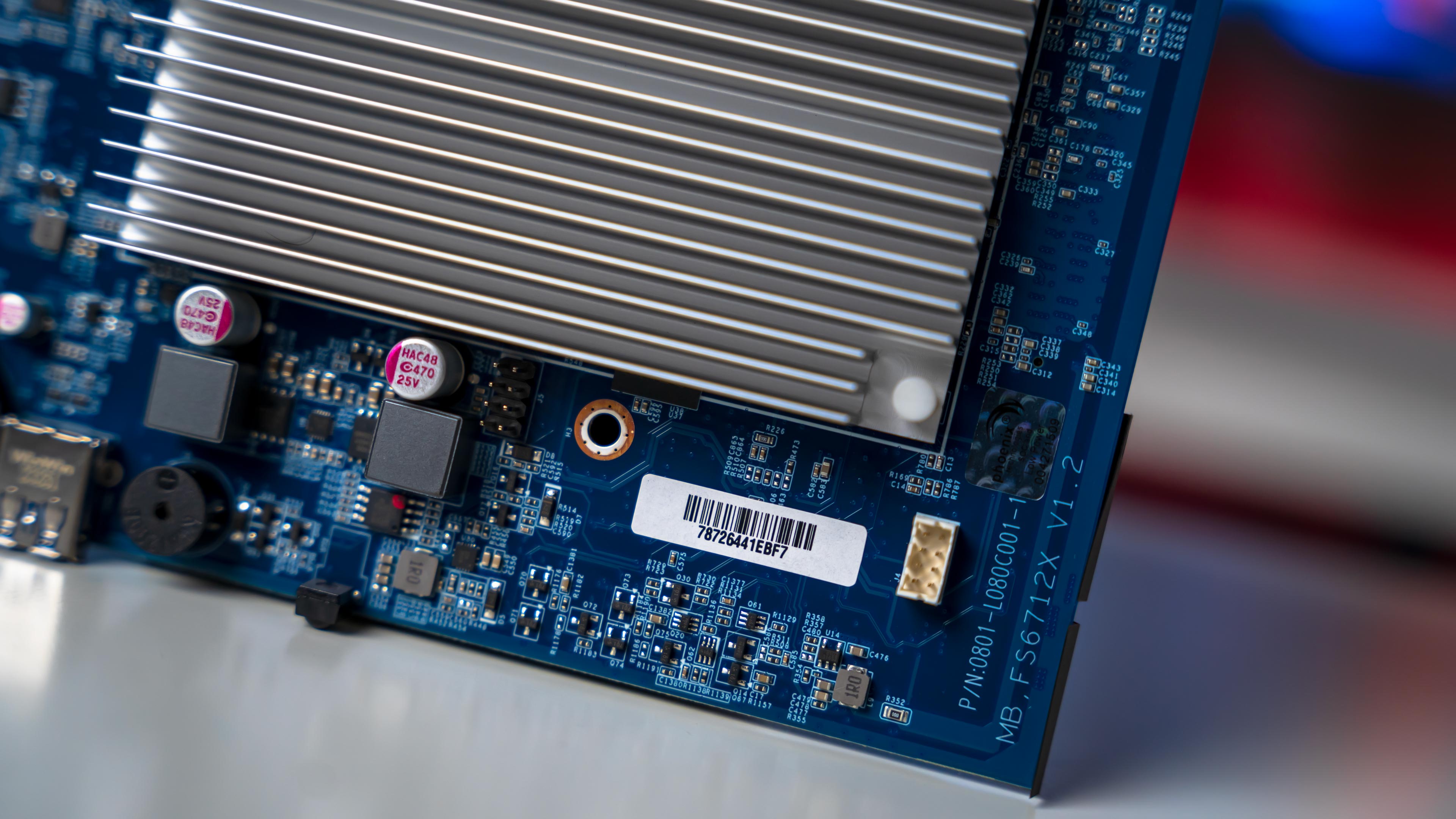 Asustor FS6712X Flashstor 12 Pro NAS Inside (18)